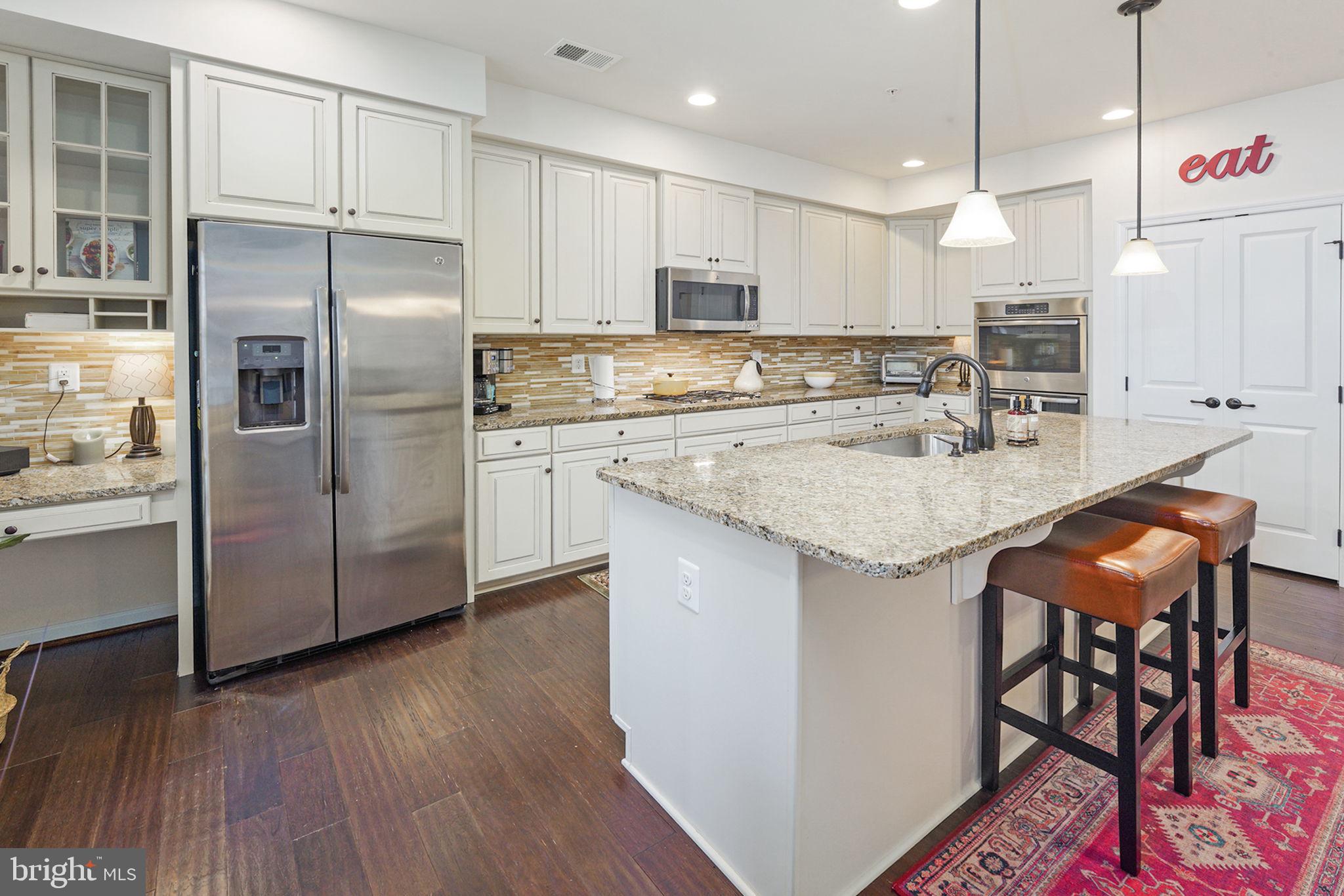 VIRGINIA MANOR - Residential