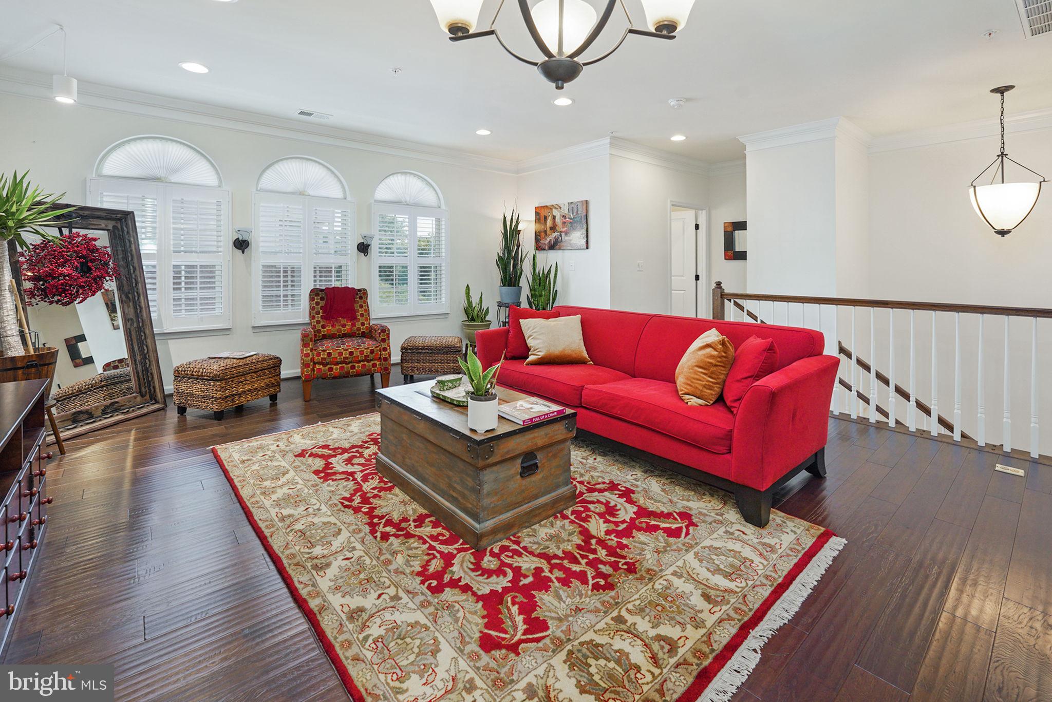 VIRGINIA MANOR - Residential