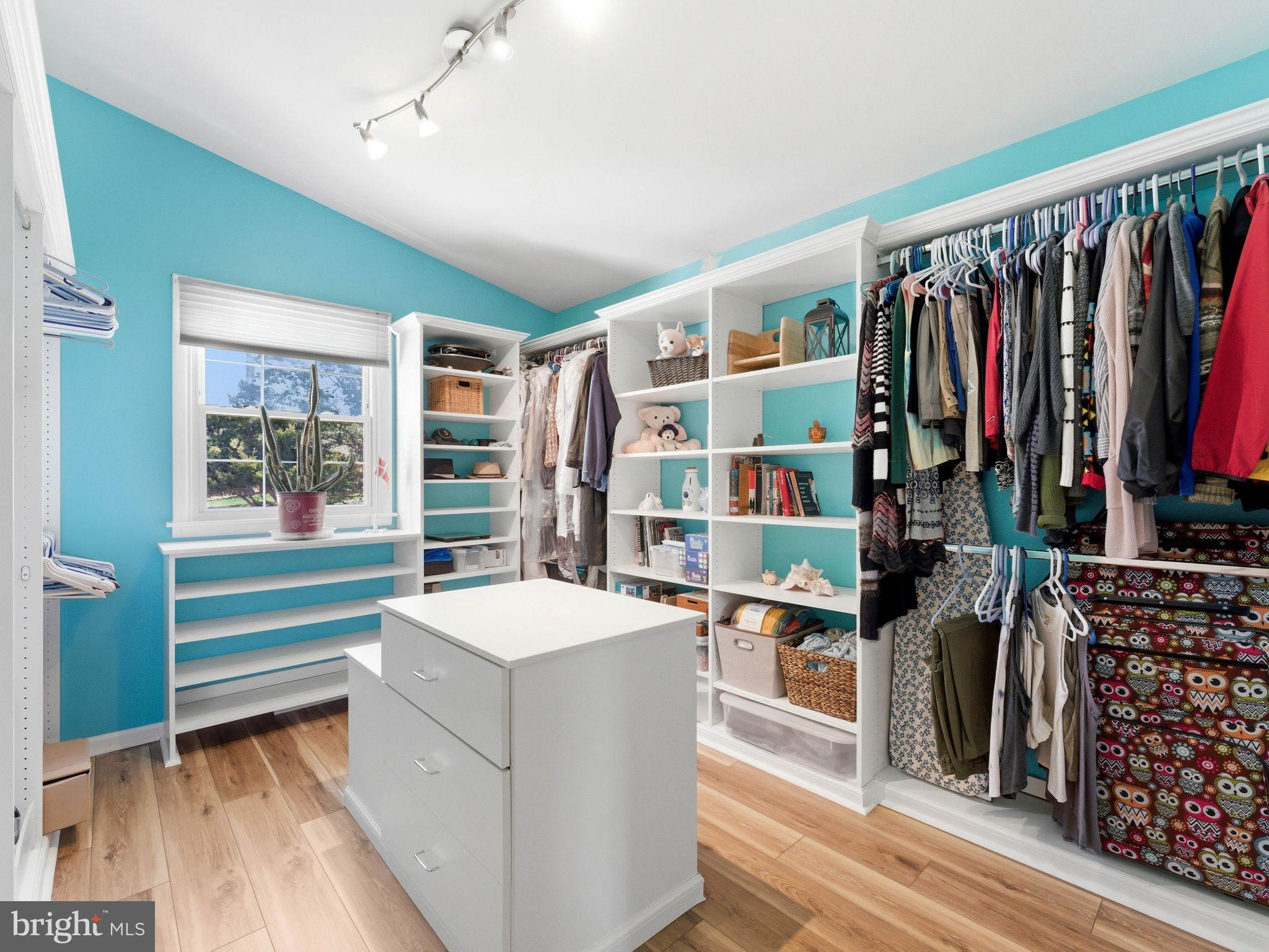 SUBURBAN GREENS - Residential