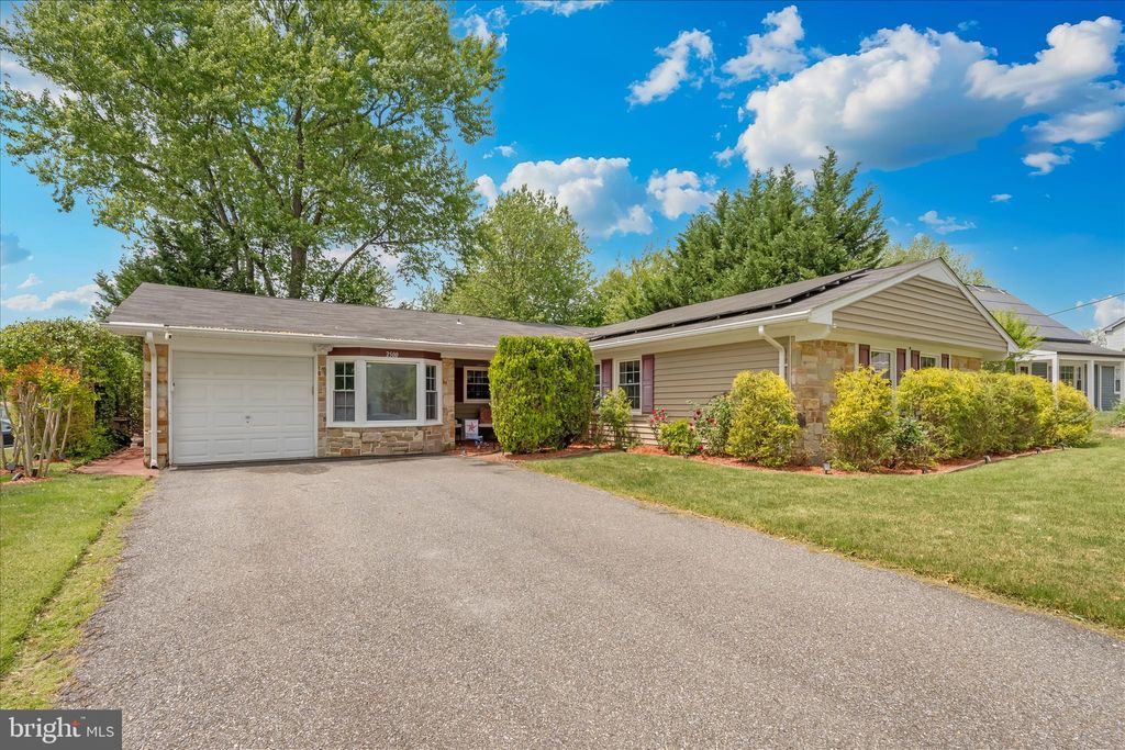 Photo of 2500 Kayhill Lane, BOWIE, MD 20715 (MLS # MDPG2203832)