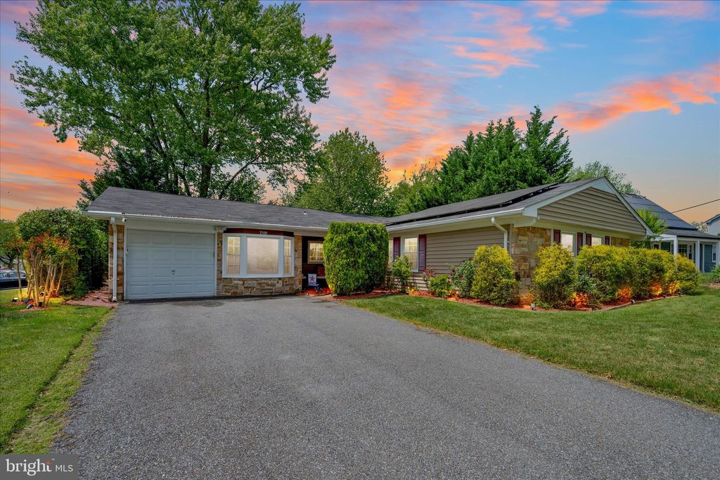 Photo of 2500 Kayhill Lane, BOWIE, MD 20715 (MLS # MDPG2203832)