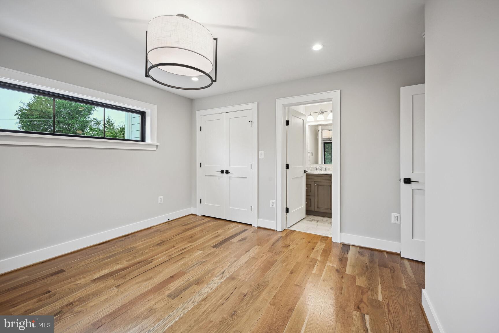 COUNTRY CLUB MANOR - Residential