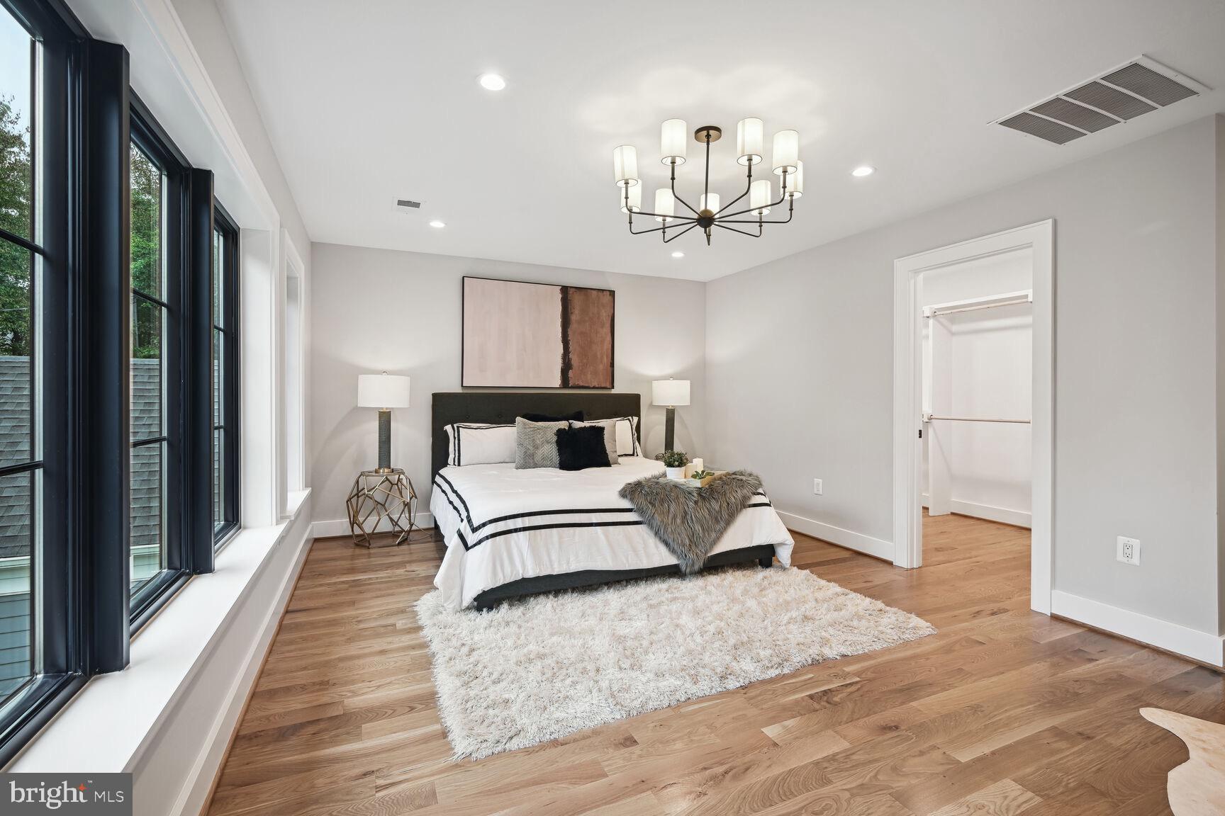 COUNTRY CLUB MANOR - Residential