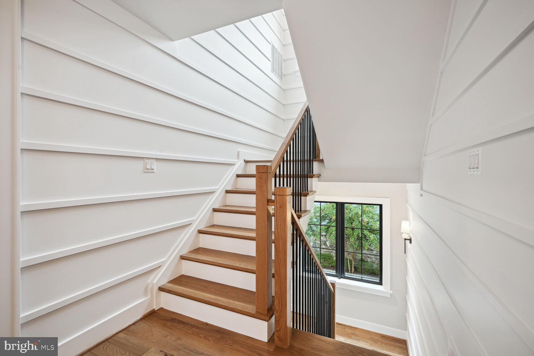 COUNTRY CLUB MANOR - Residential