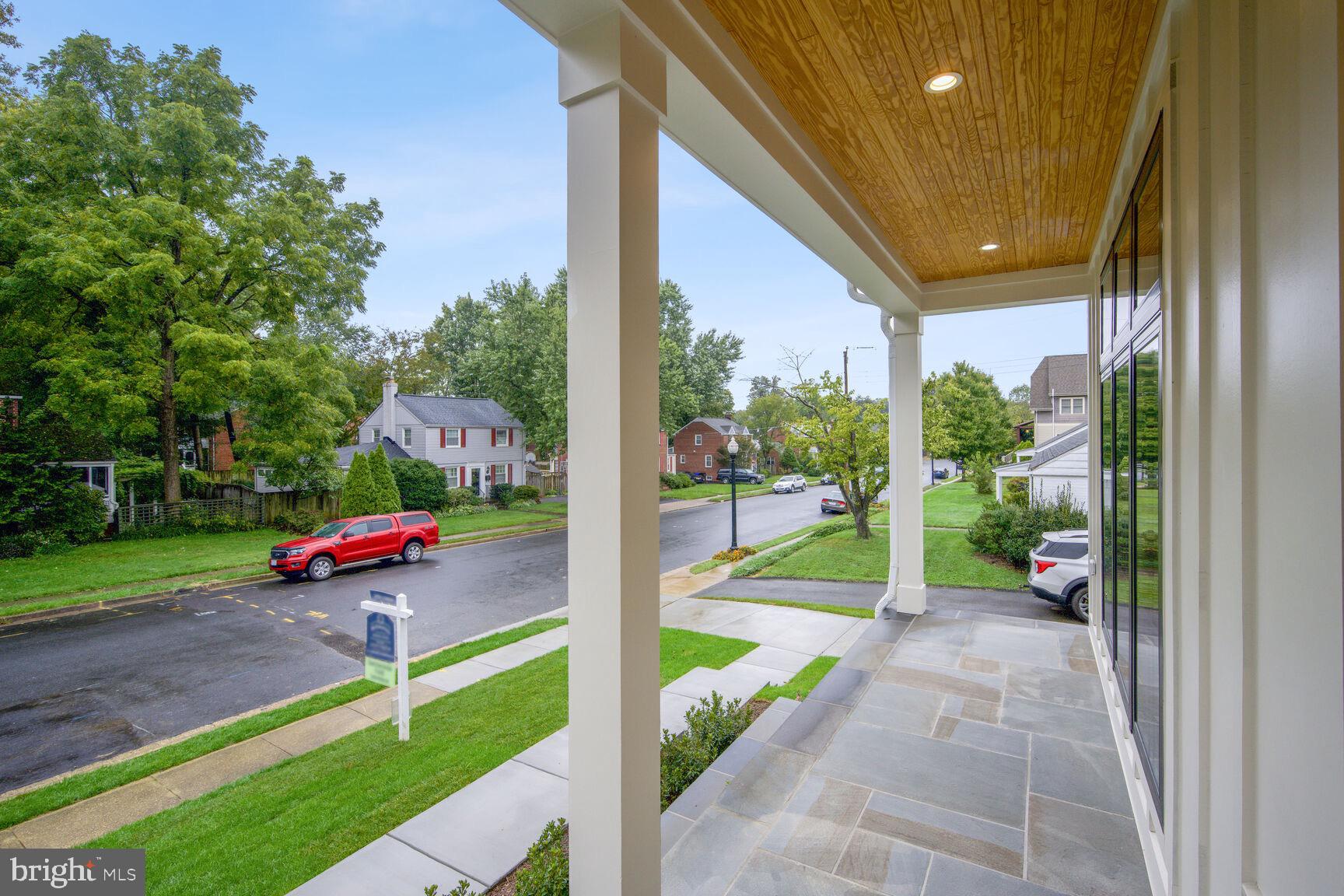 COUNTRY CLUB MANOR - Residential