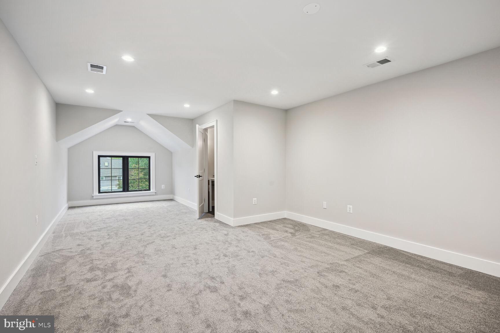 COUNTRY CLUB MANOR - Residential