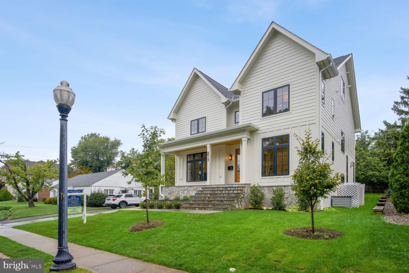 COUNTRY CLUB MANOR - Residential