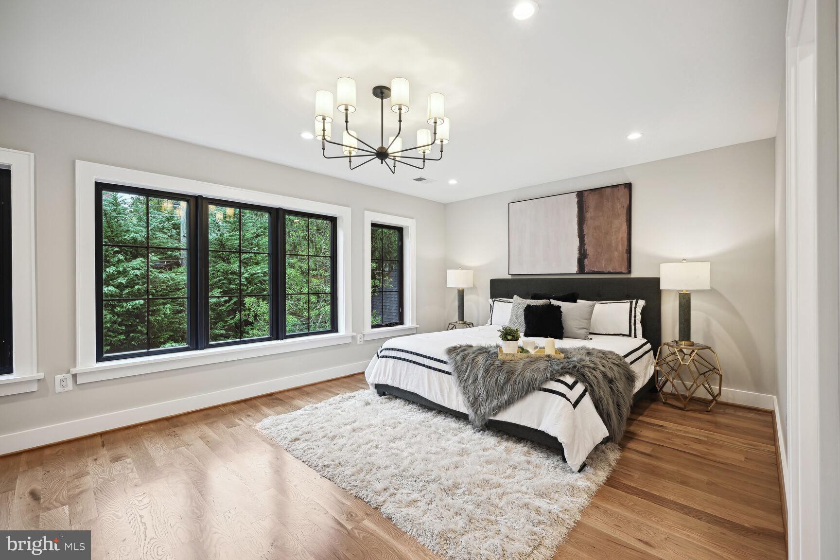 COUNTRY CLUB MANOR - Residential