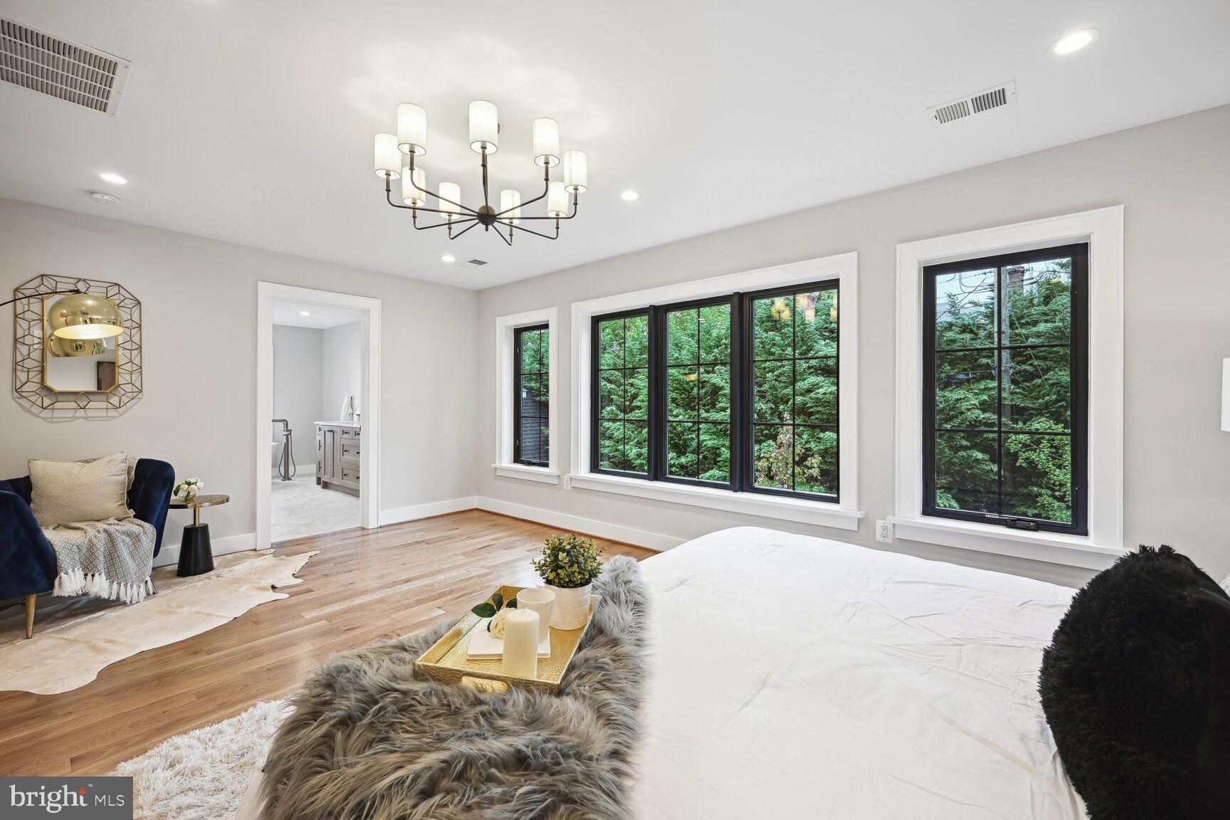 COUNTRY CLUB MANOR - Residential