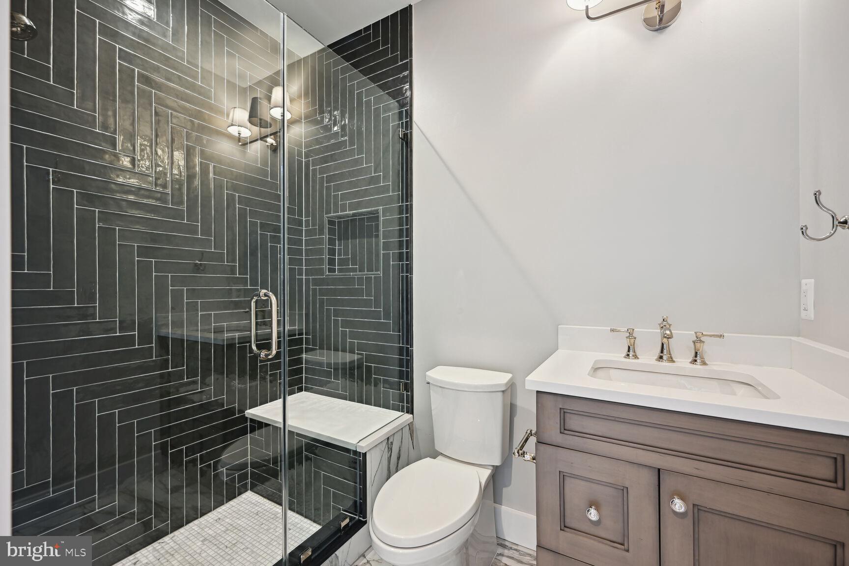 COUNTRY CLUB MANOR - Residential