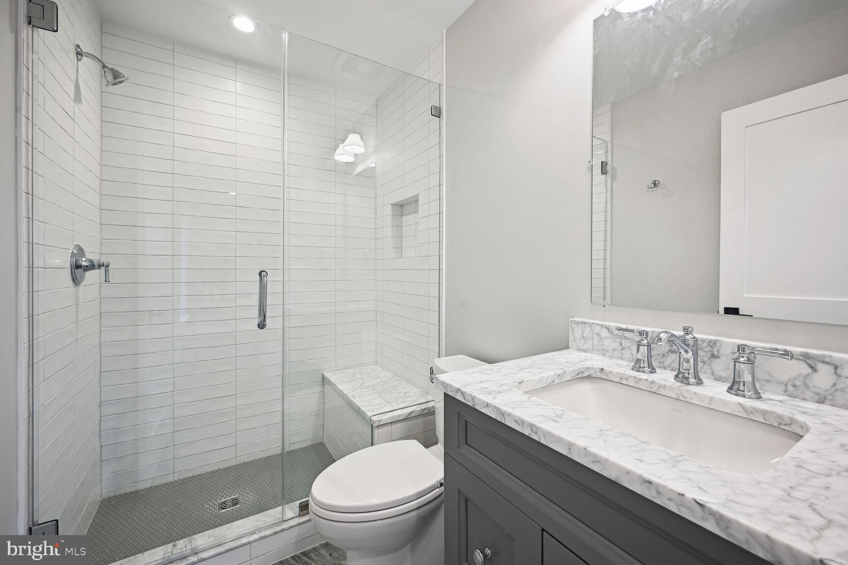 COUNTRY CLUB MANOR - Residential