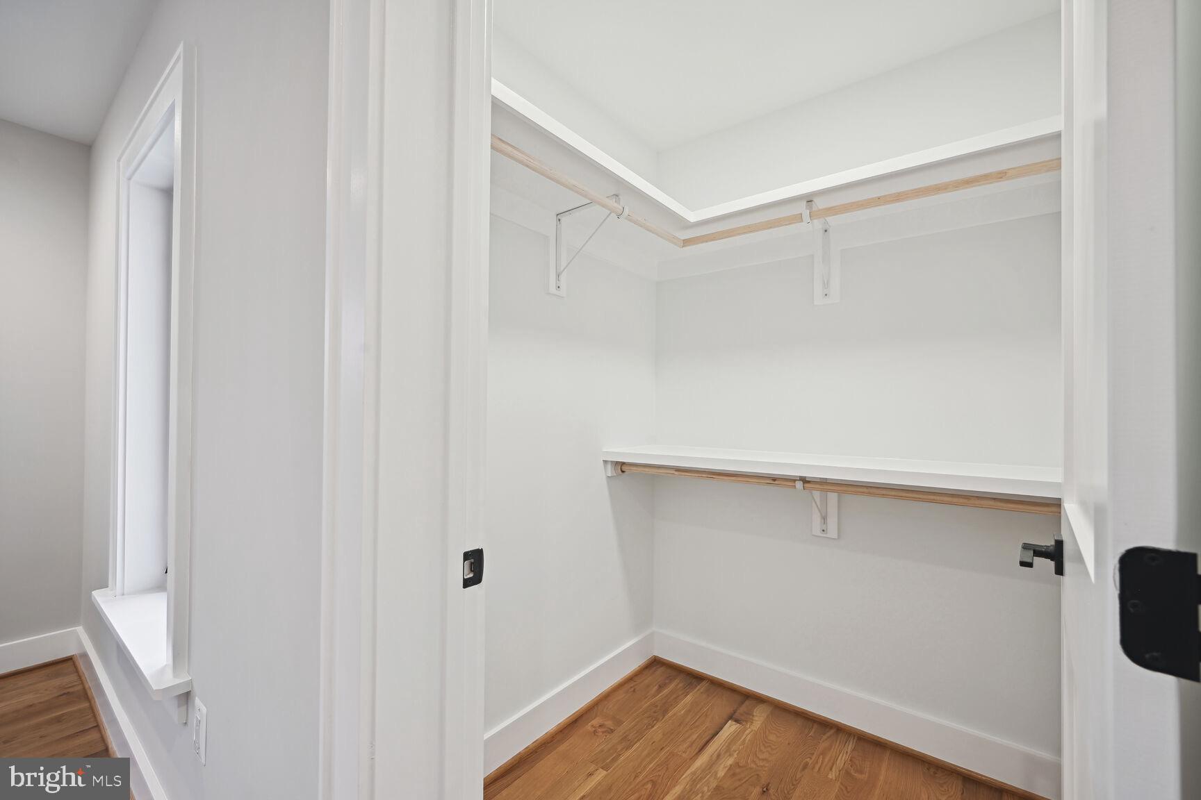 COUNTRY CLUB MANOR - Residential