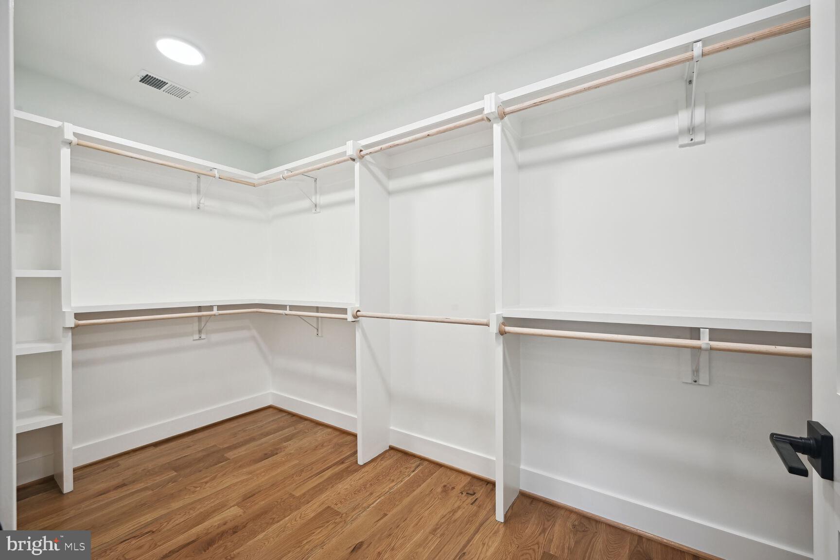 COUNTRY CLUB MANOR - Residential