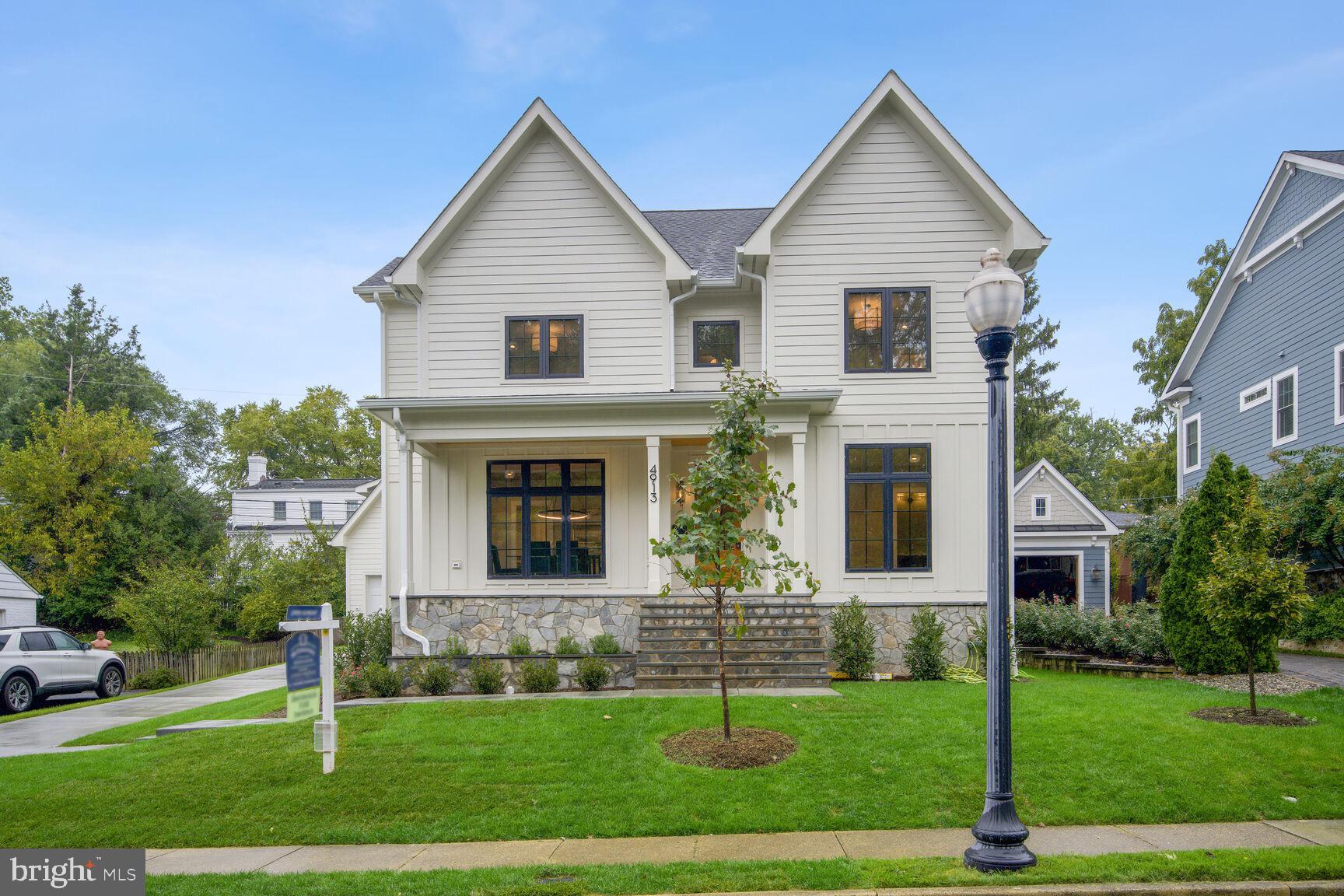 COUNTRY CLUB MANOR - Residential