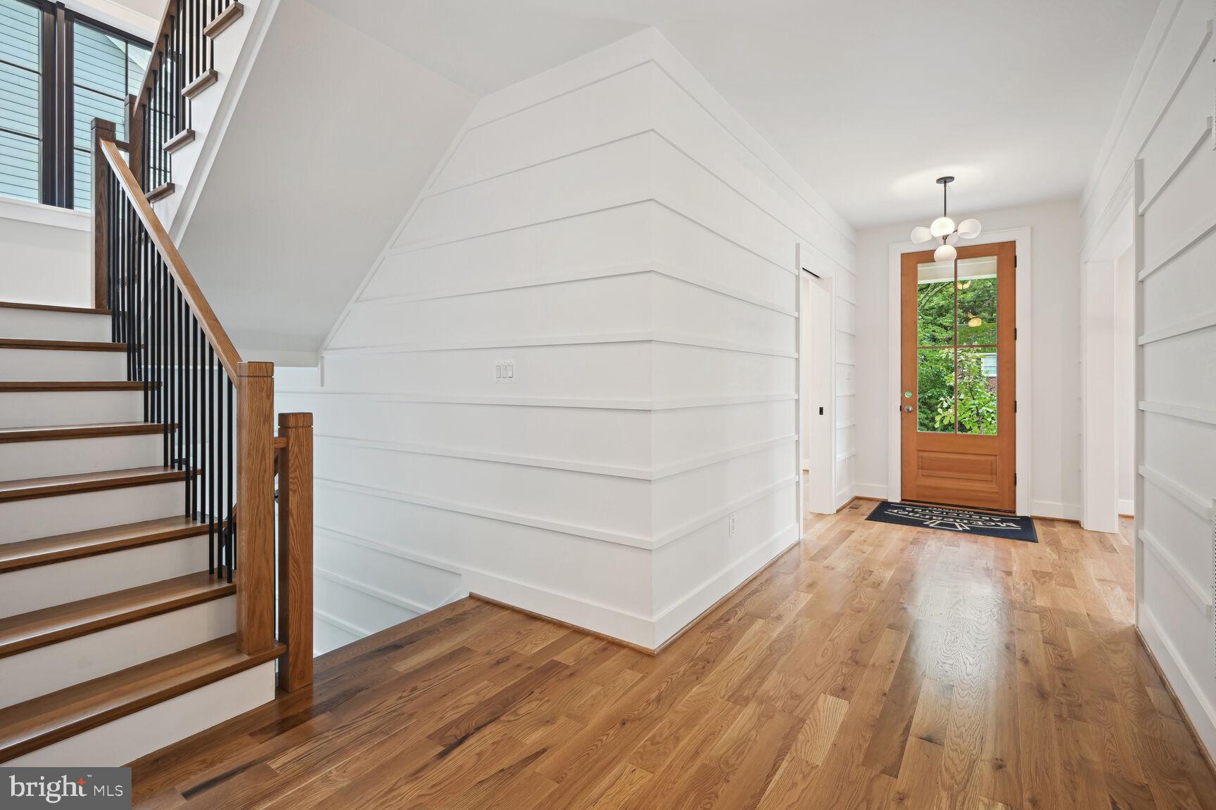 COUNTRY CLUB MANOR - Residential