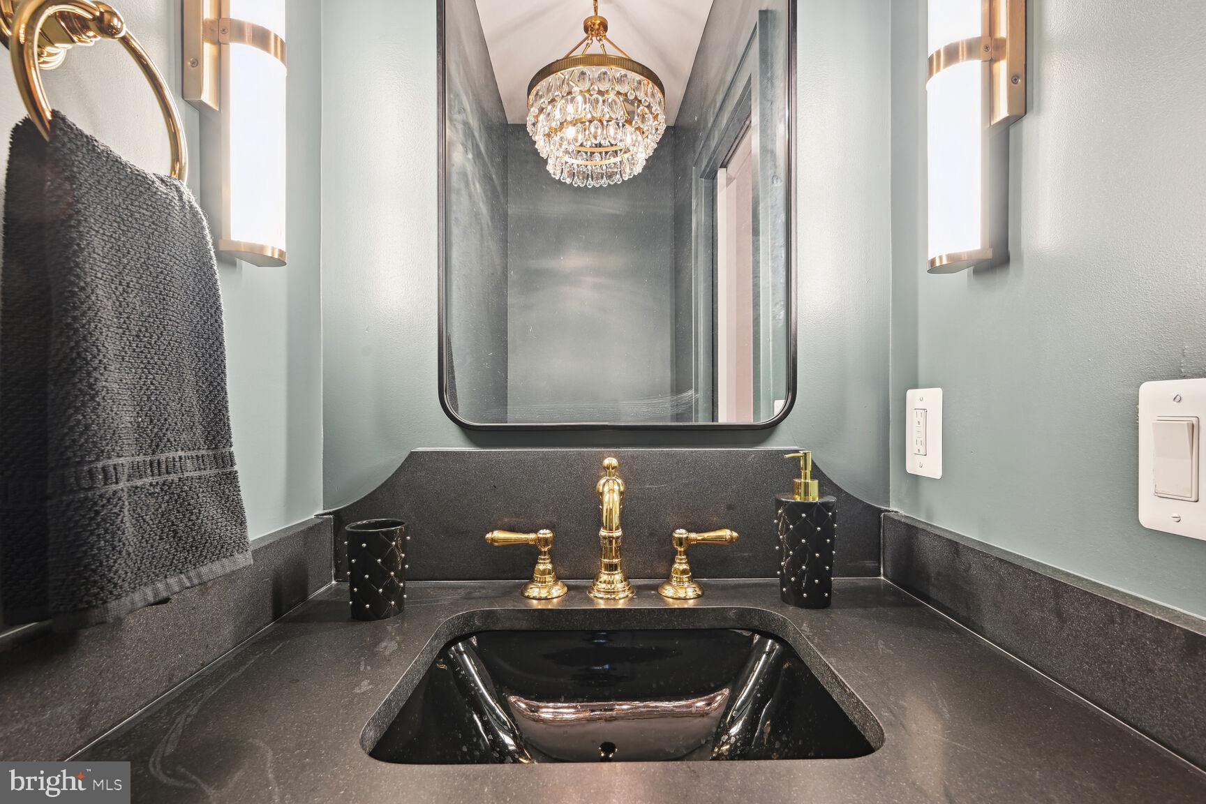 COUNTRY CLUB MANOR - Residential