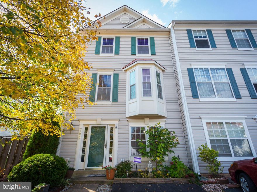 Beautiful 3 finished levels,  Open kitchen w/ breakfast room and nice size deck with stairs to fenced patio. Fireplace in lower level rec room with sliding glass door to lovely patio! Convenient to 66, restaurants. Downstairs freezer does not convey.