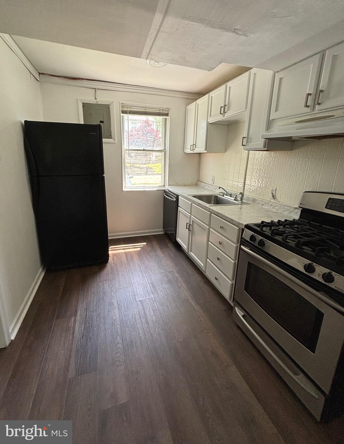 GARDEN CITY - Residential Lease