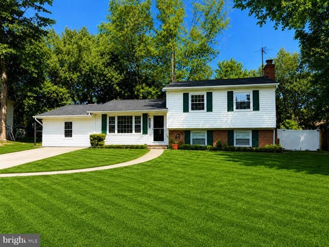 Photo of 4806 Eubank St, ALEXANDRIA, VA 22309 (MLS # VAFX2337838)