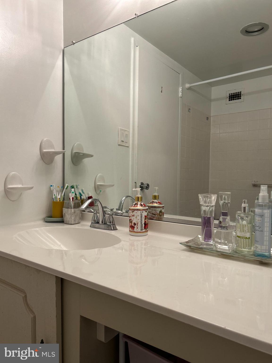 IDYLWOOD TOWERS - Residential