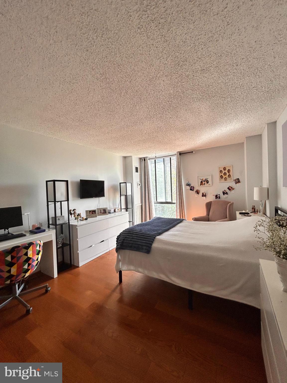 IDYLWOOD TOWERS - Residential