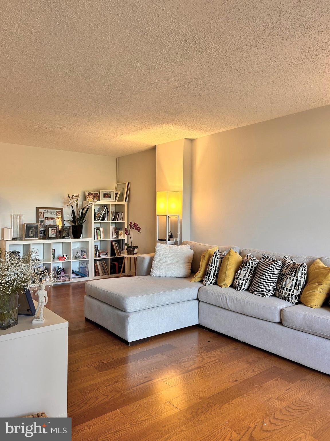 IDYLWOOD TOWERS - Residential