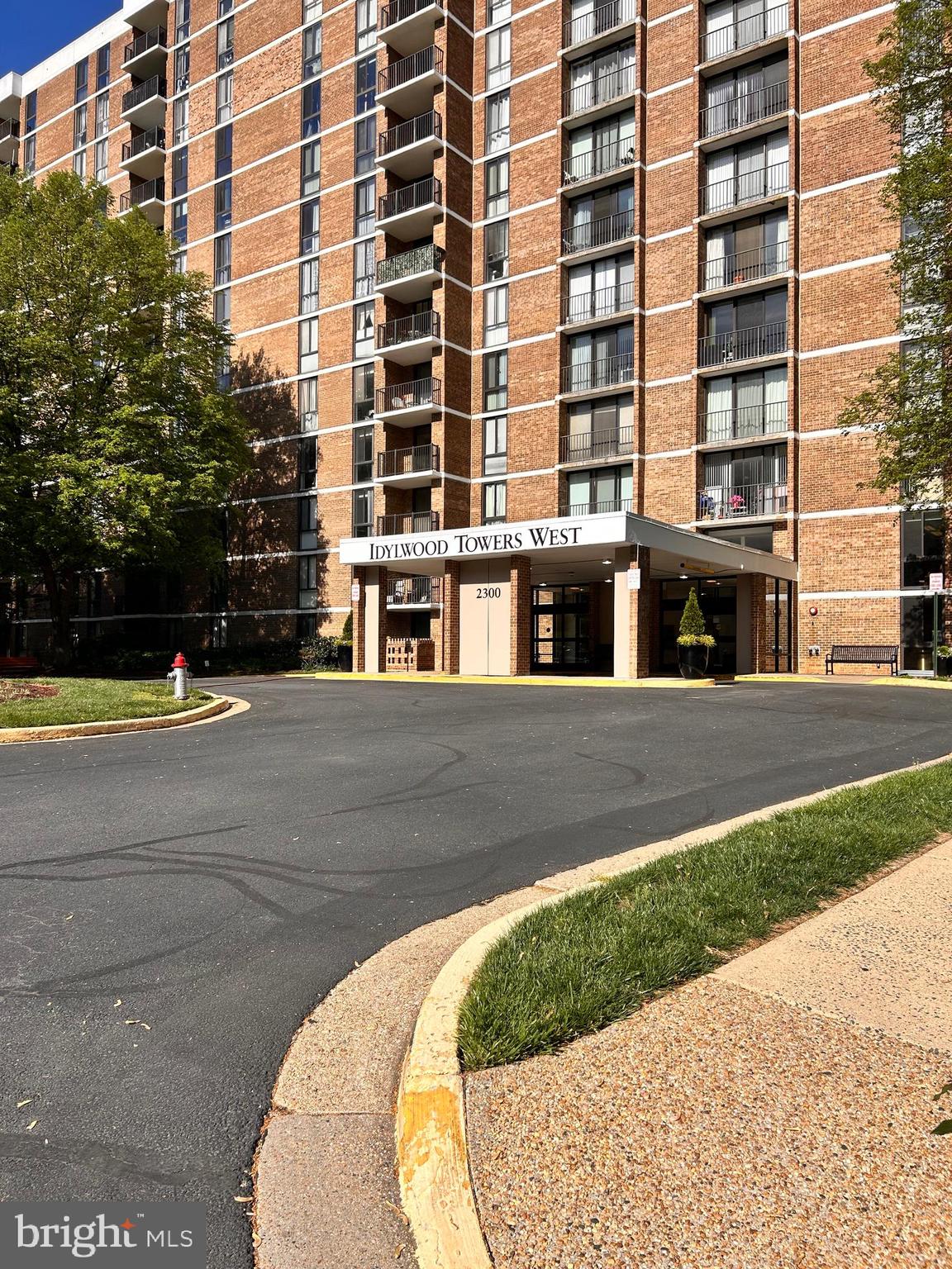 IDYLWOOD TOWERS - Residential