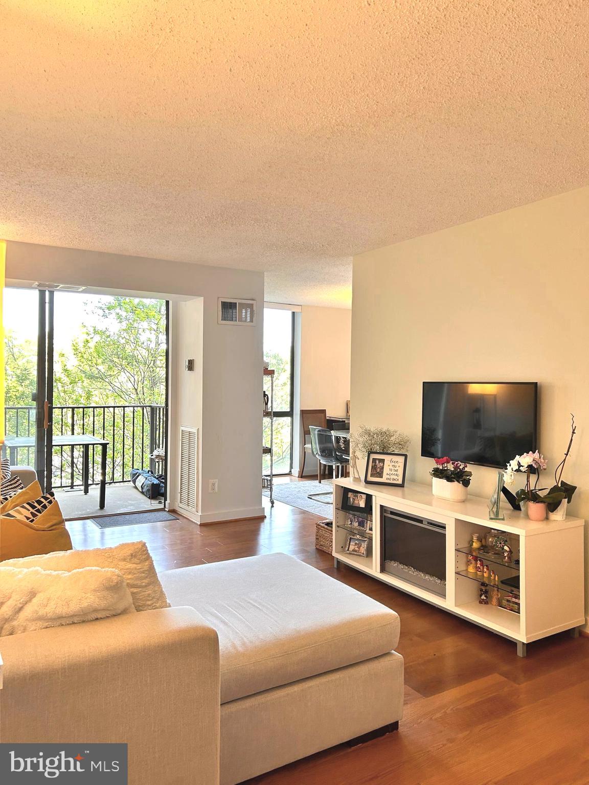 IDYLWOOD TOWERS - Residential