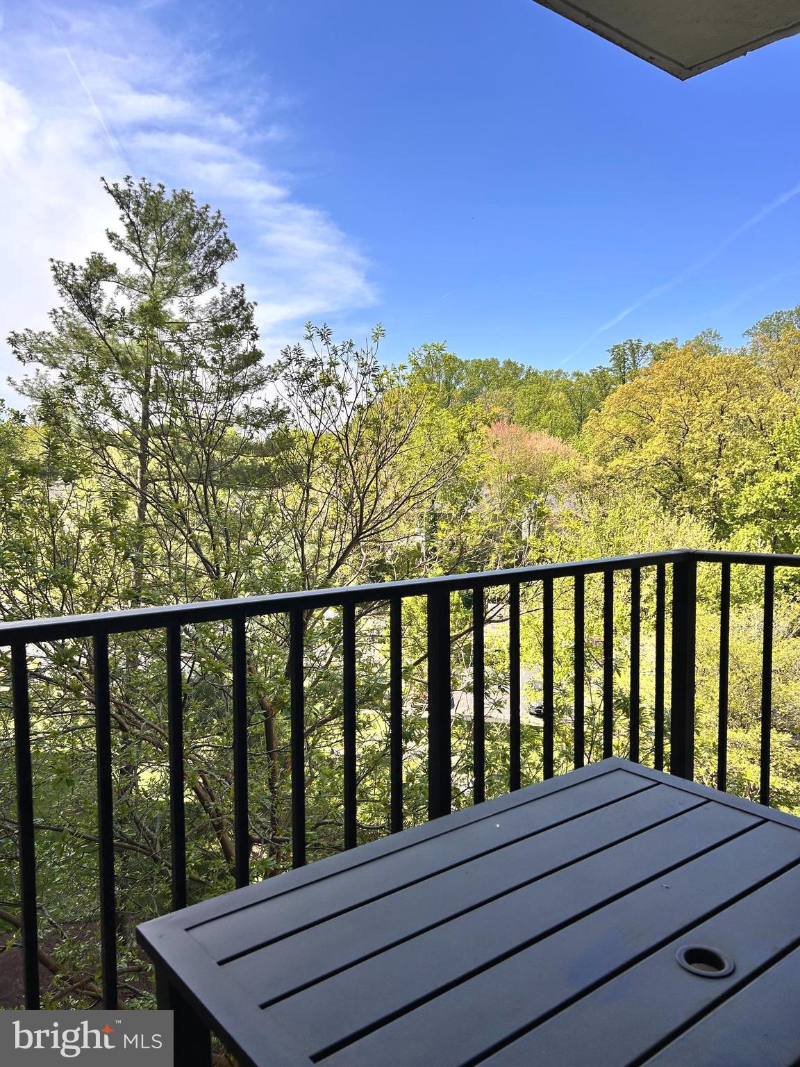 IDYLWOOD TOWERS - Residential