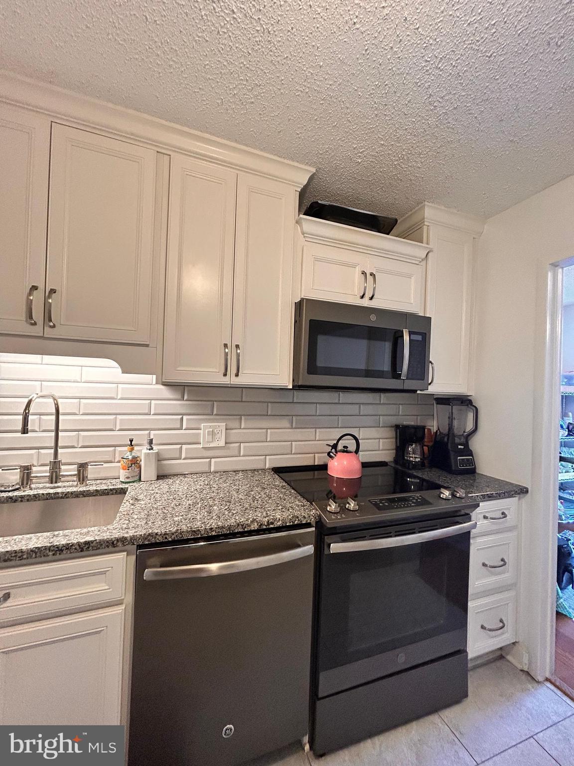 IDYLWOOD TOWERS - Residential