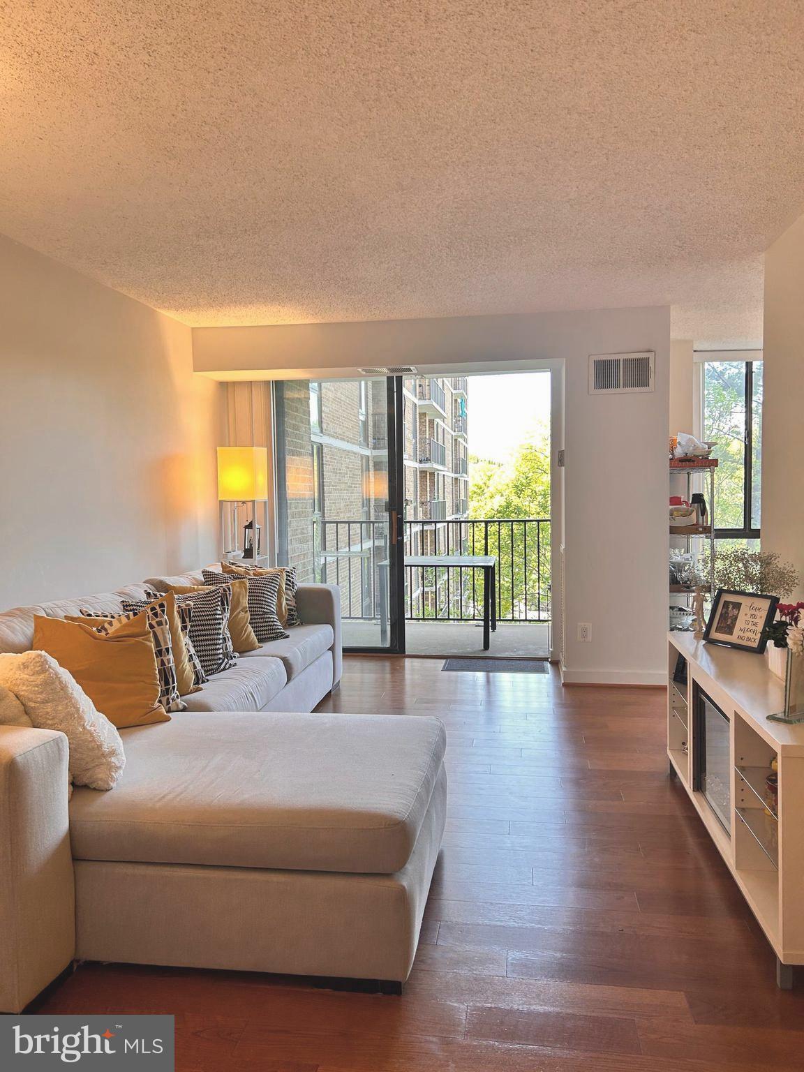 IDYLWOOD TOWERS - Residential