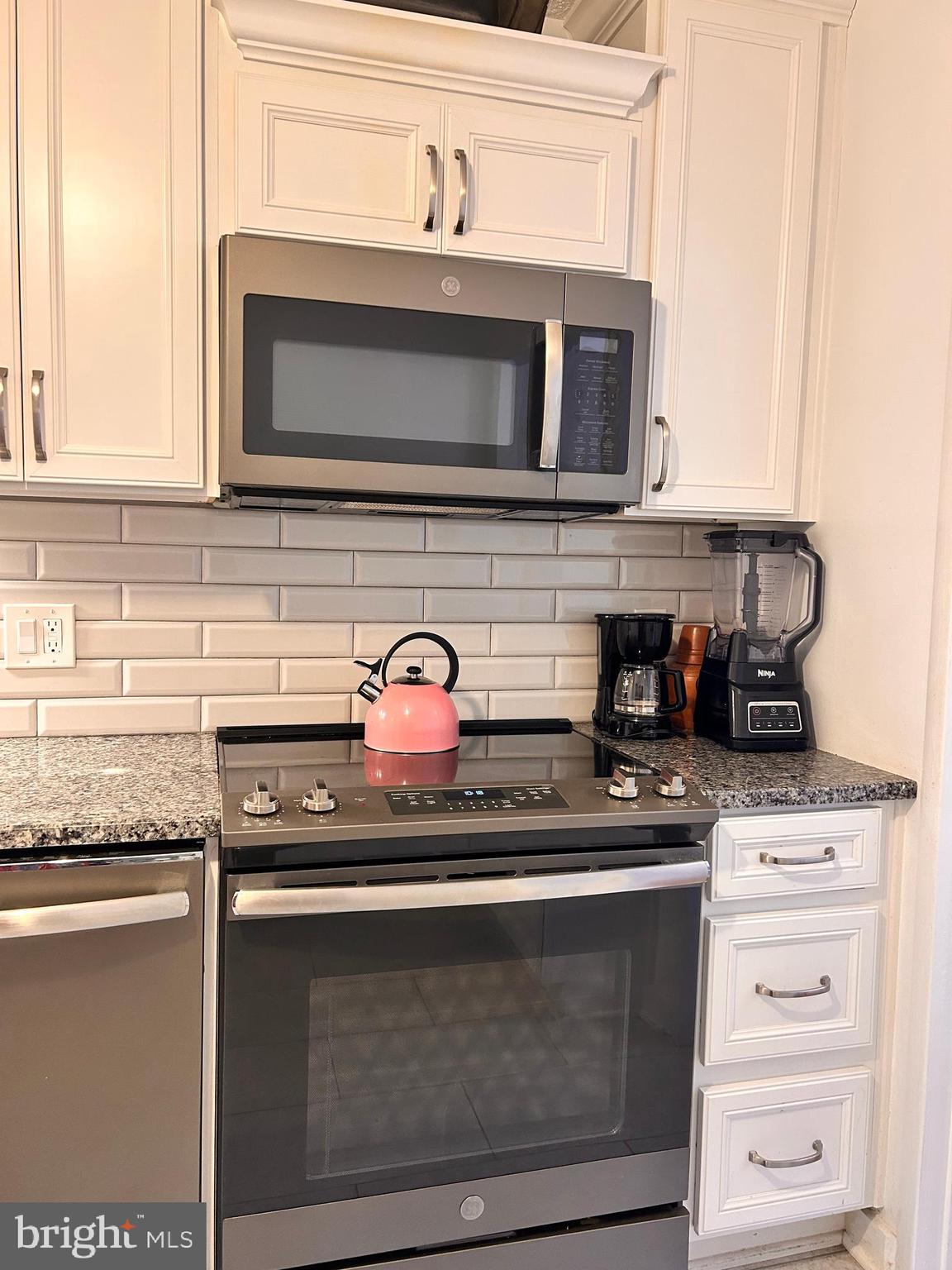 IDYLWOOD TOWERS - Residential