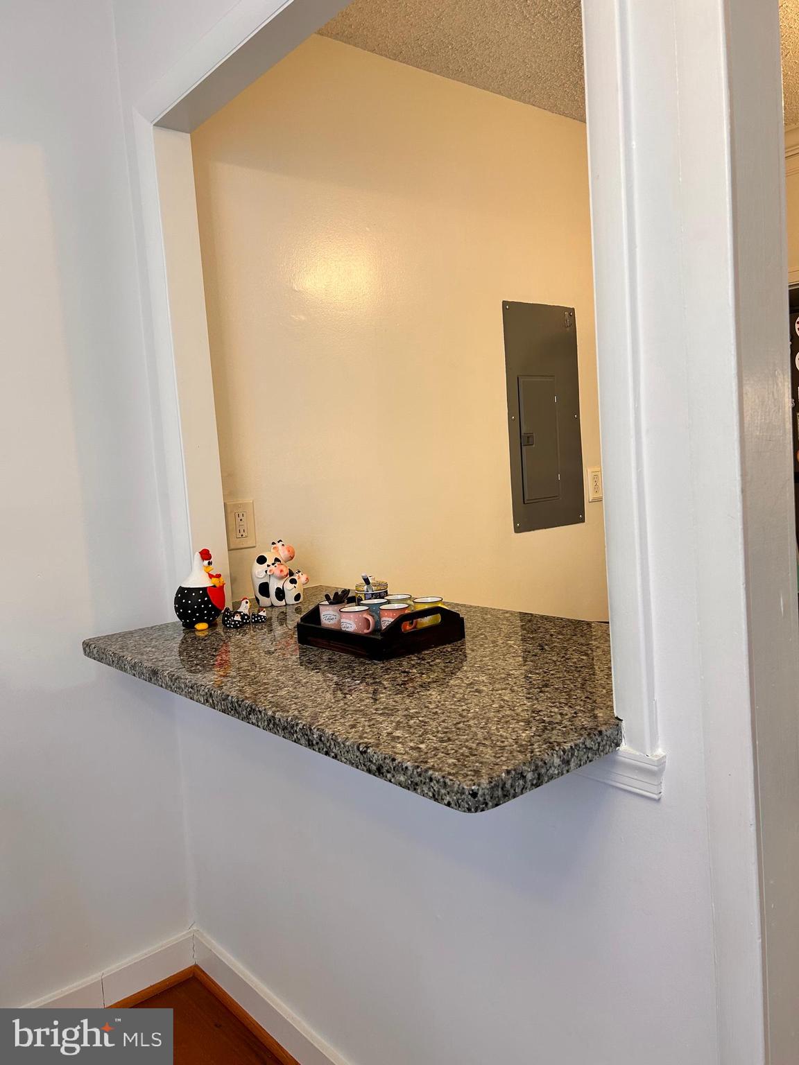 IDYLWOOD TOWERS - Residential