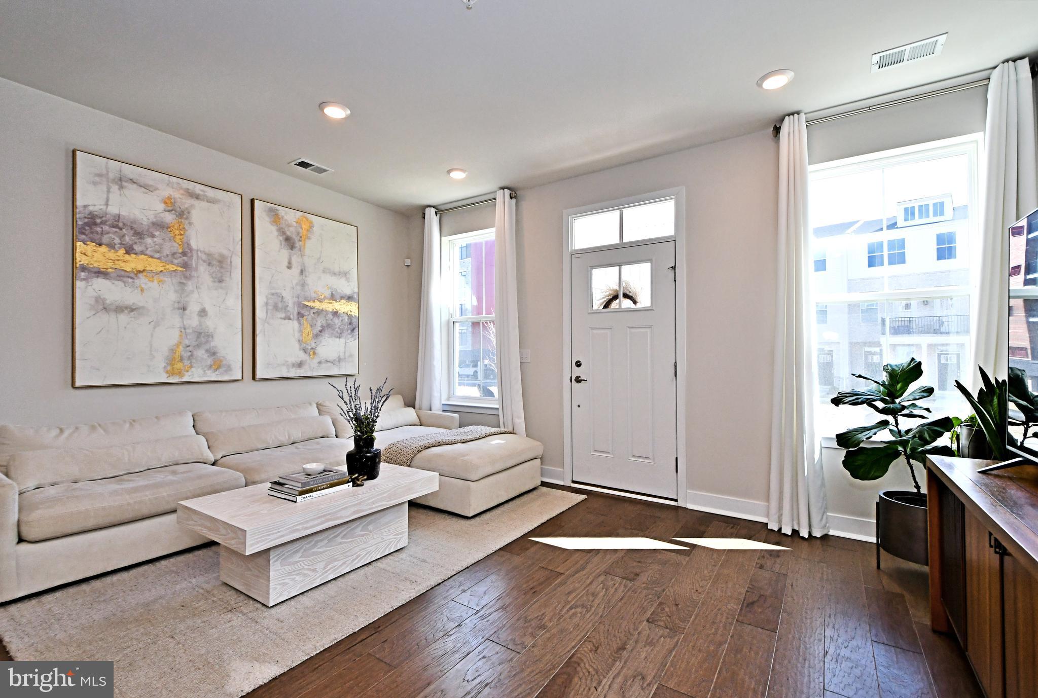 STEELPOINTE - Residential