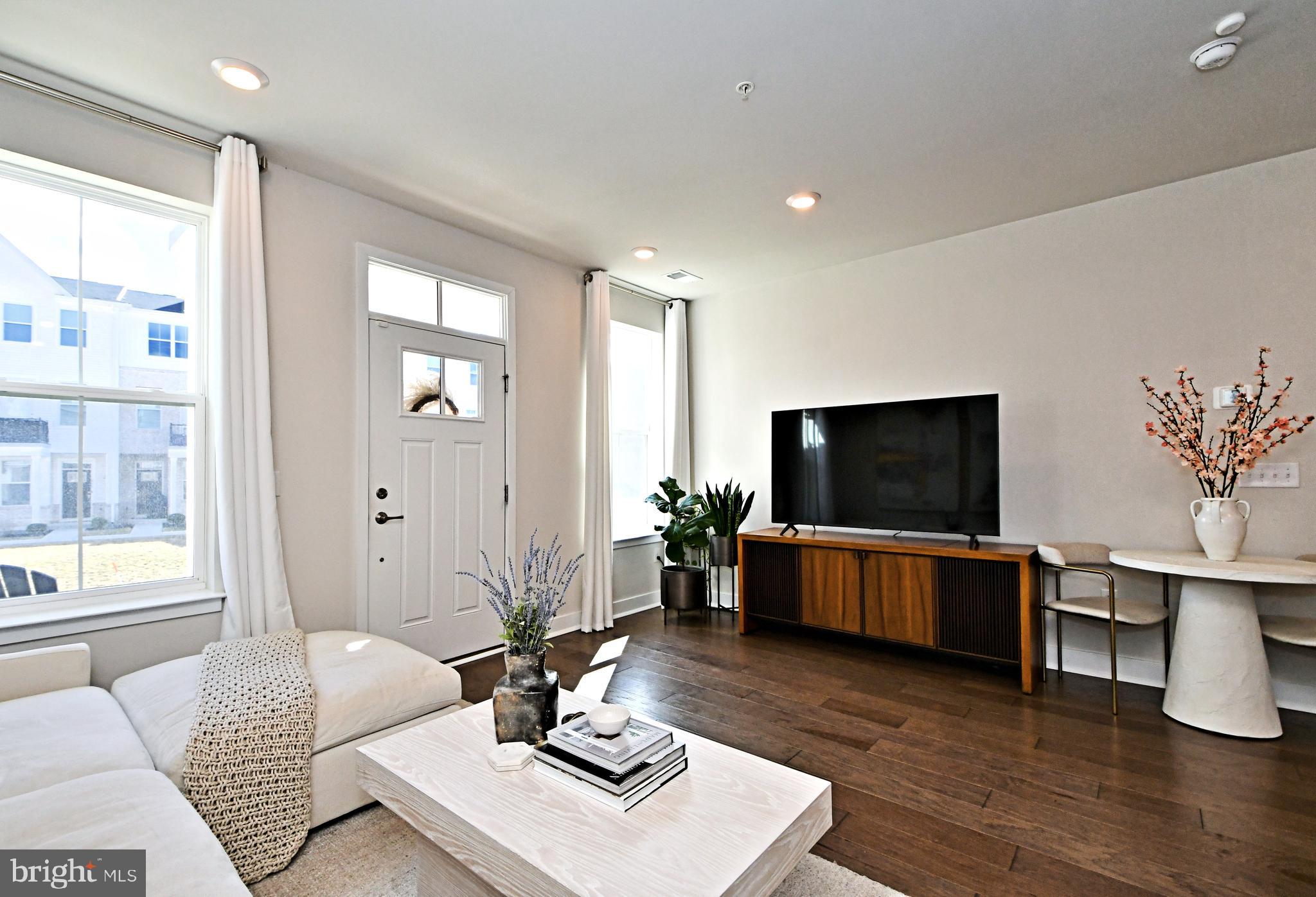 STEELPOINTE - Residential