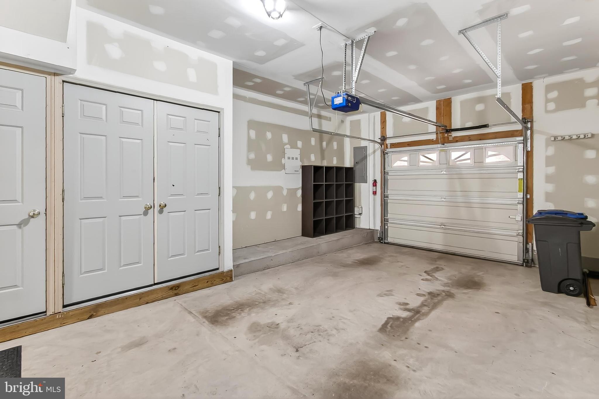 SOUTH RIDING - Residential Lease