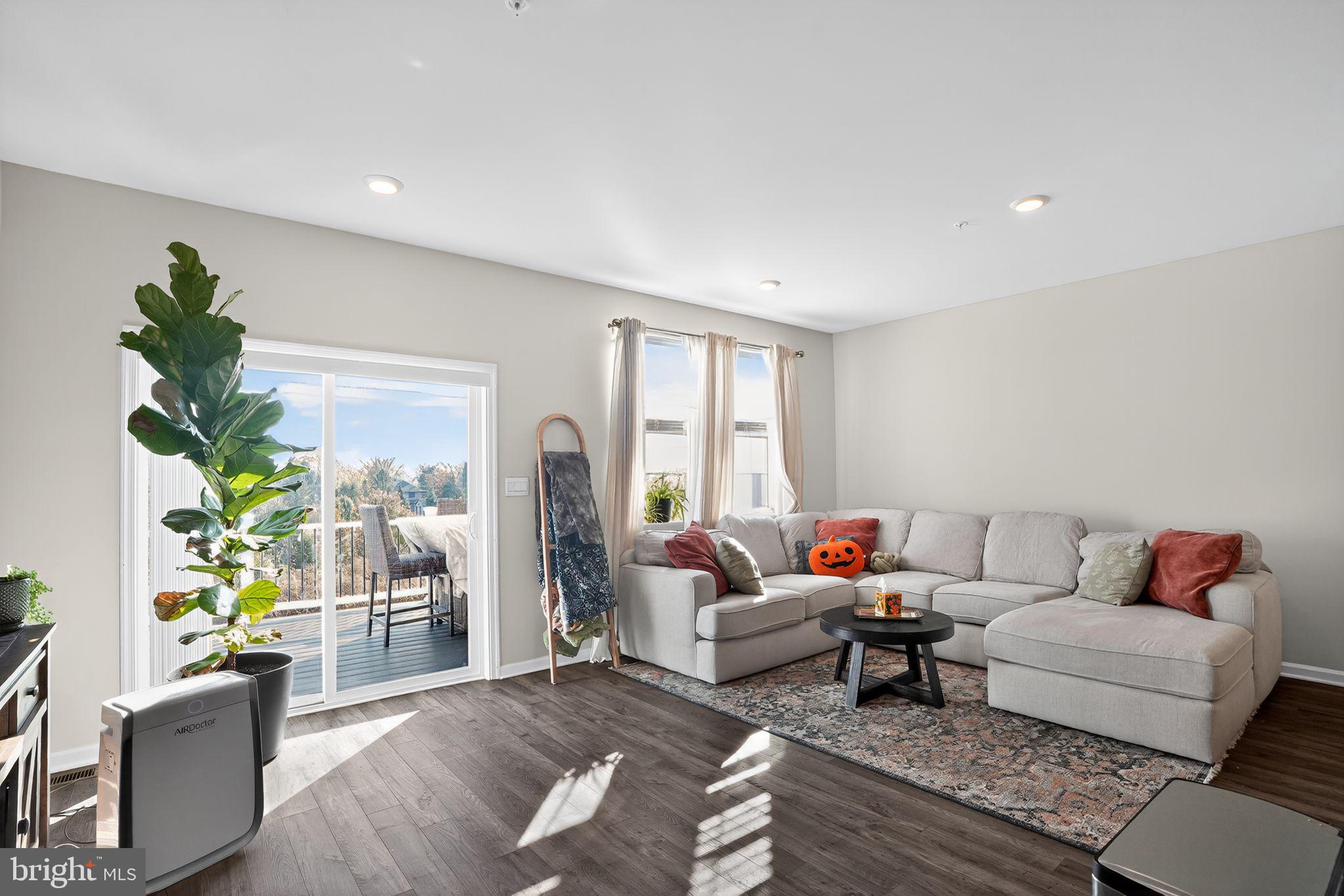 FOGELSVILLE - Residential