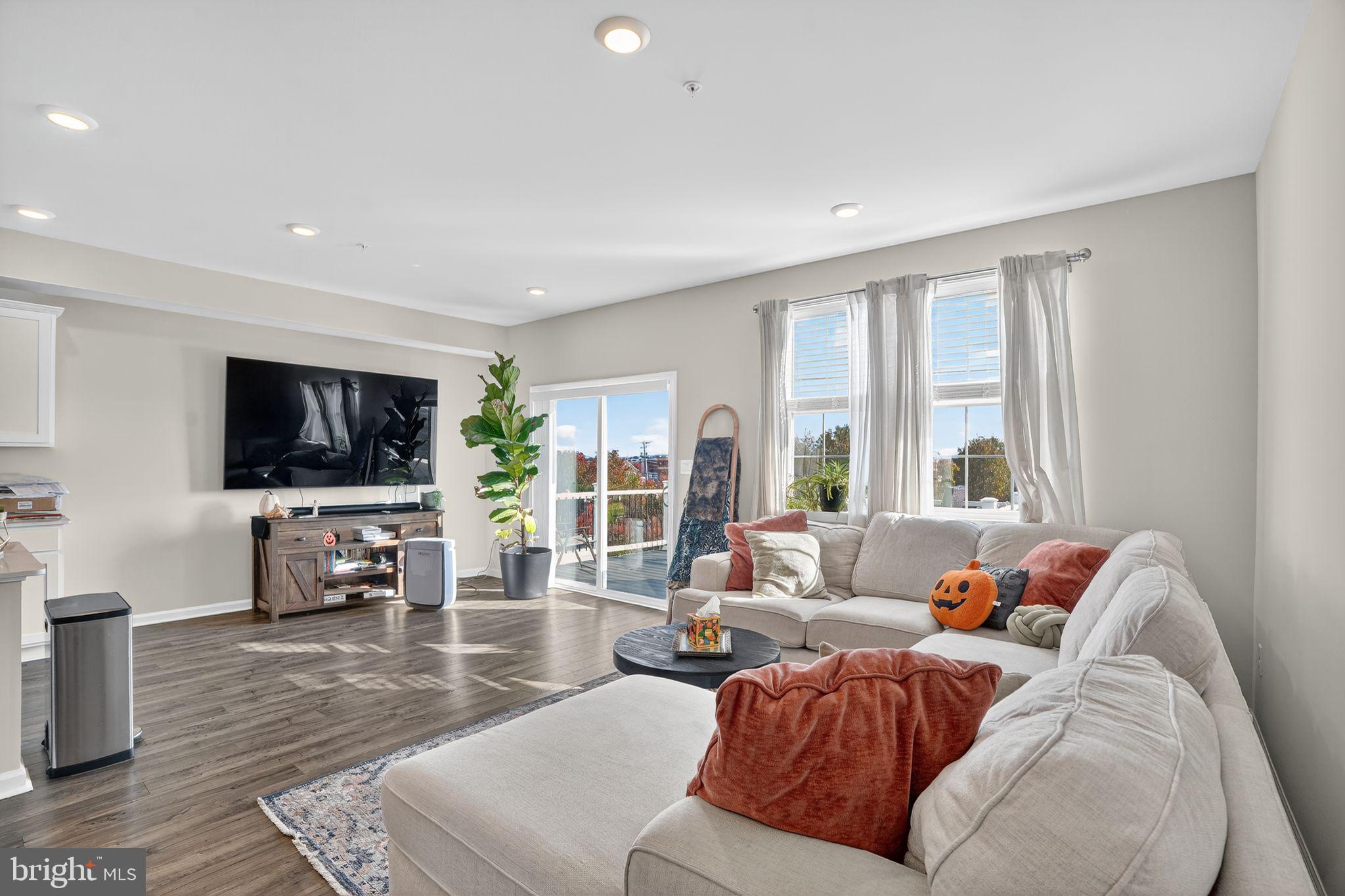 FOGELSVILLE - Residential