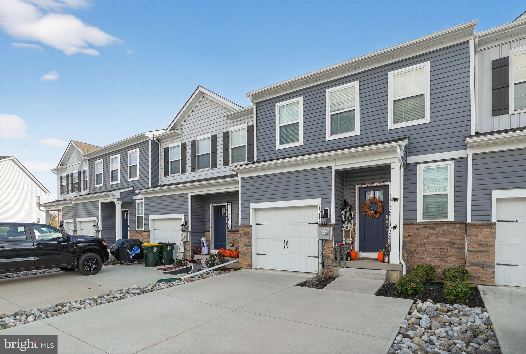 FOGELSVILLE - Residential