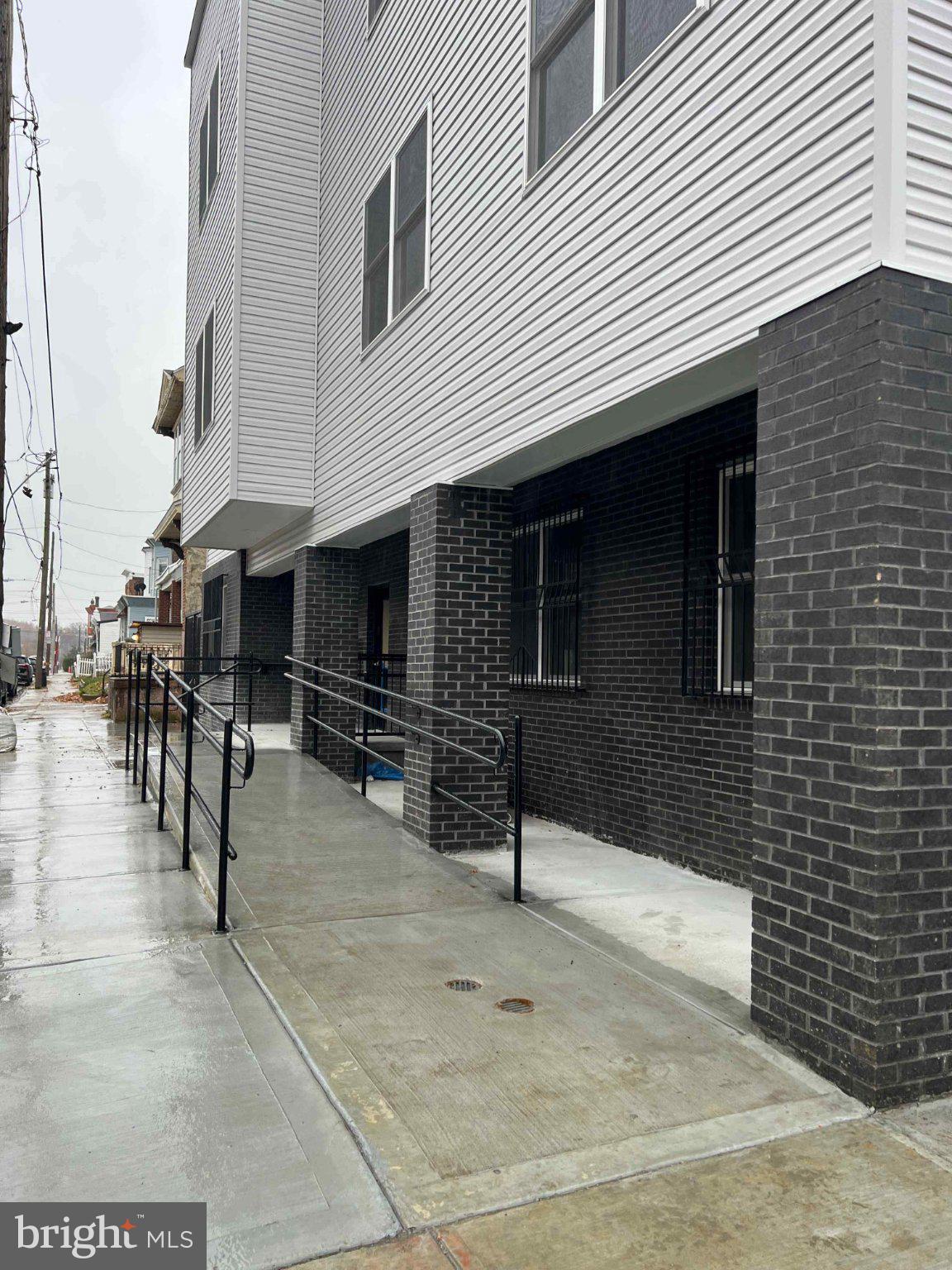 1200-10 W LOUDON STREET