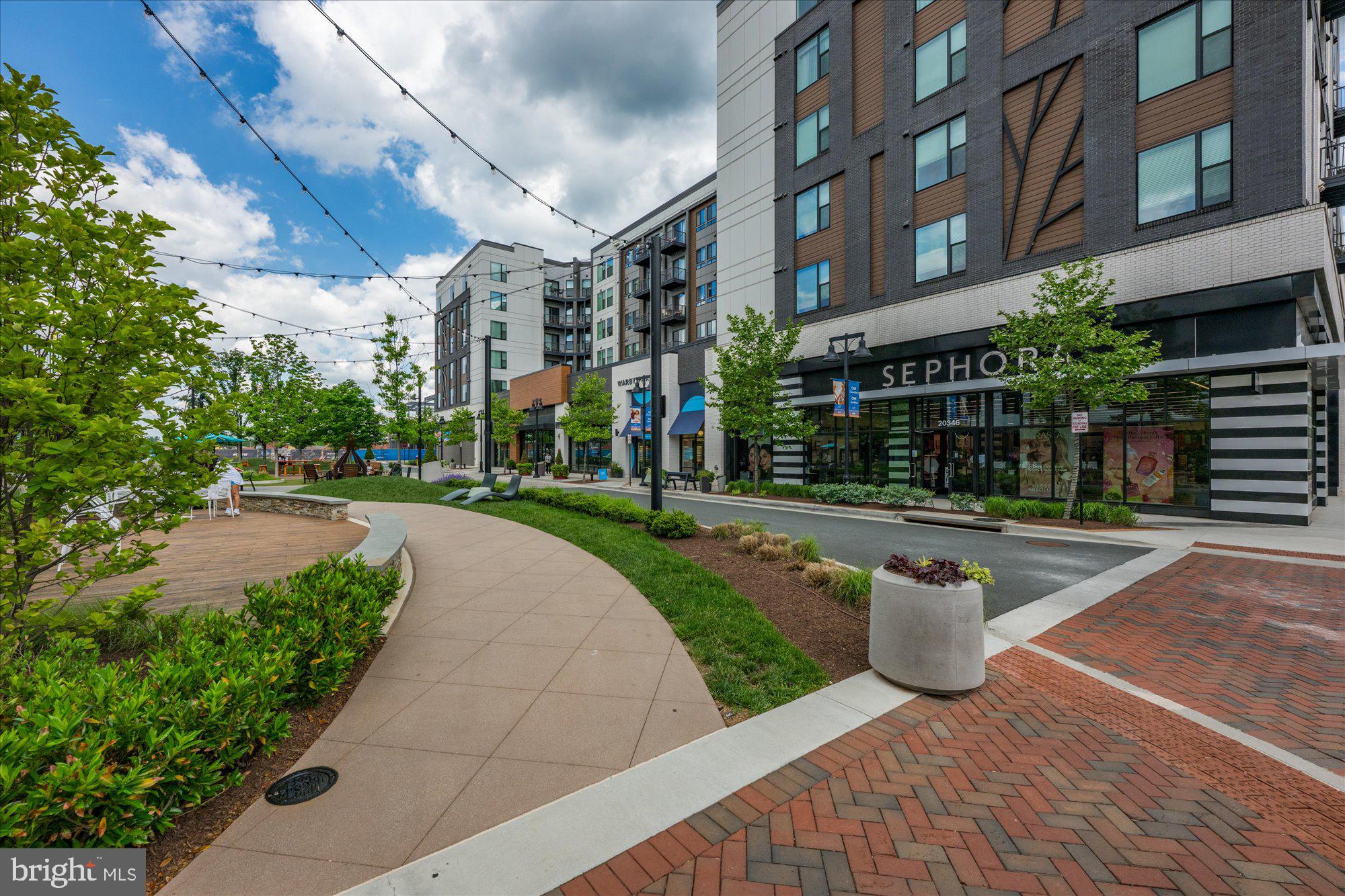 ONE LOUDOUN - Residential