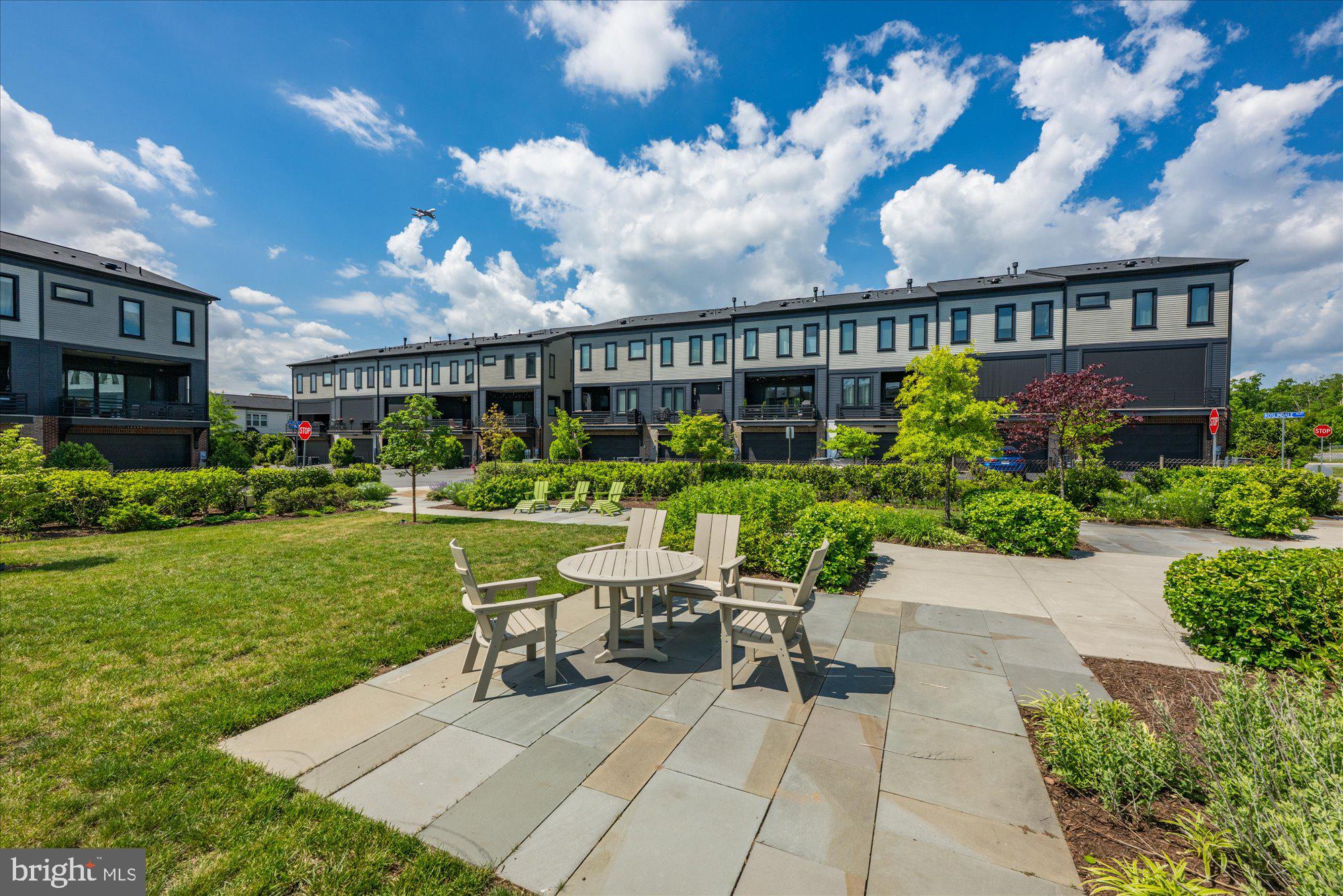 ONE LOUDOUN - Residential