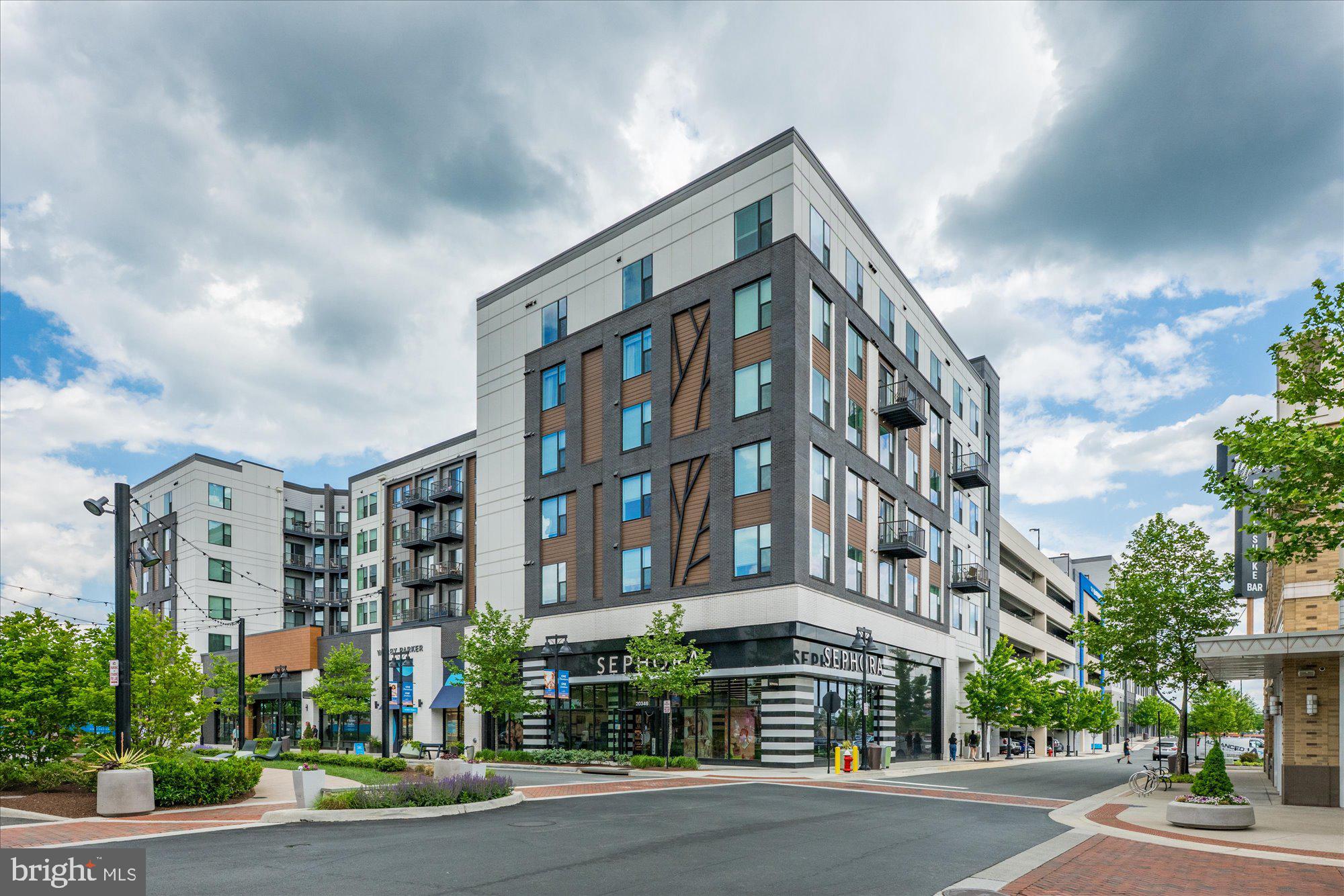 ONE LOUDOUN - Residential