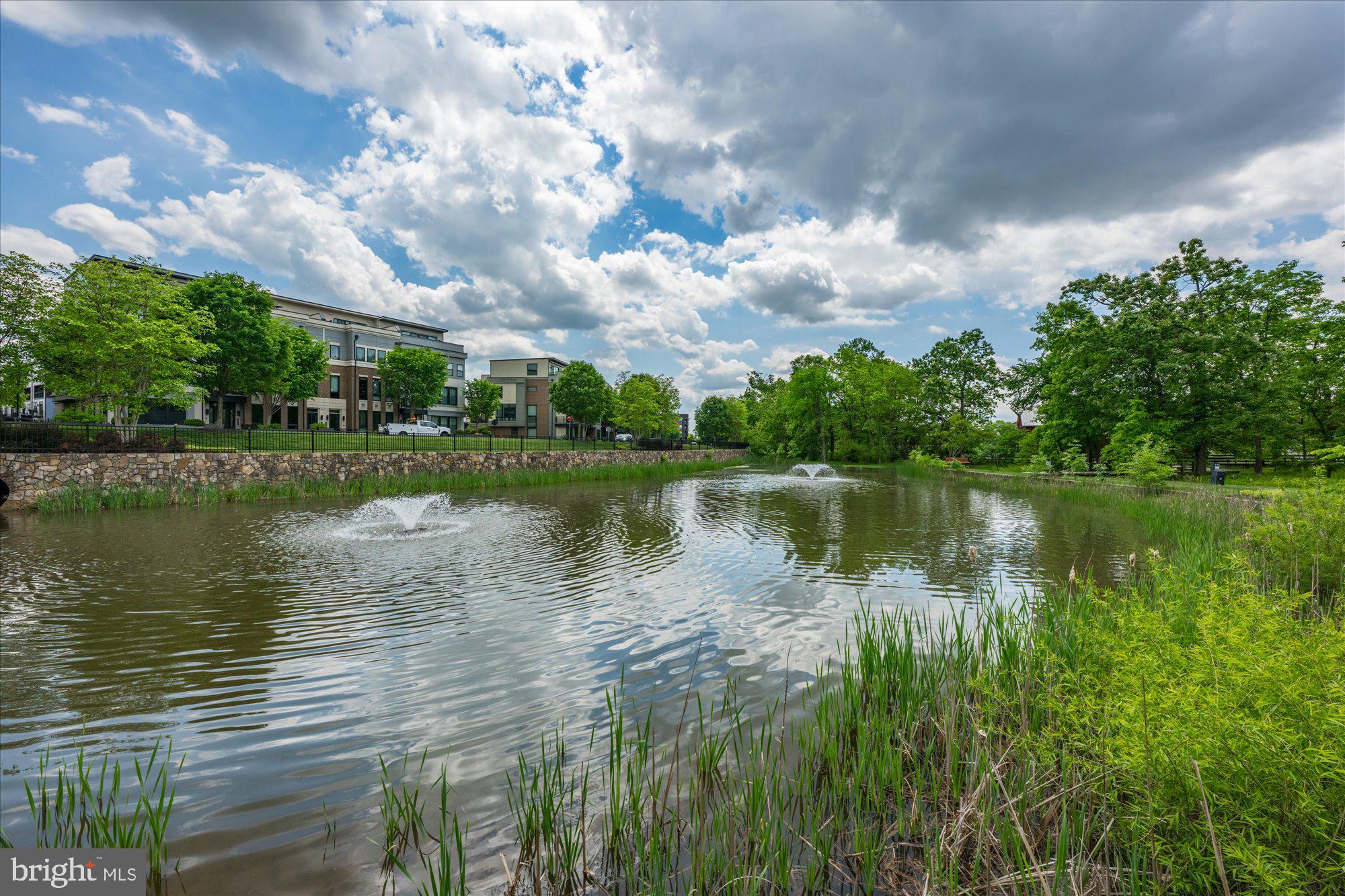 ONE LOUDOUN - Residential