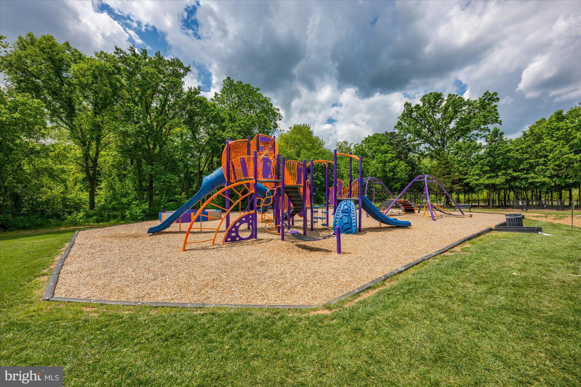 ONE LOUDOUN - Residential