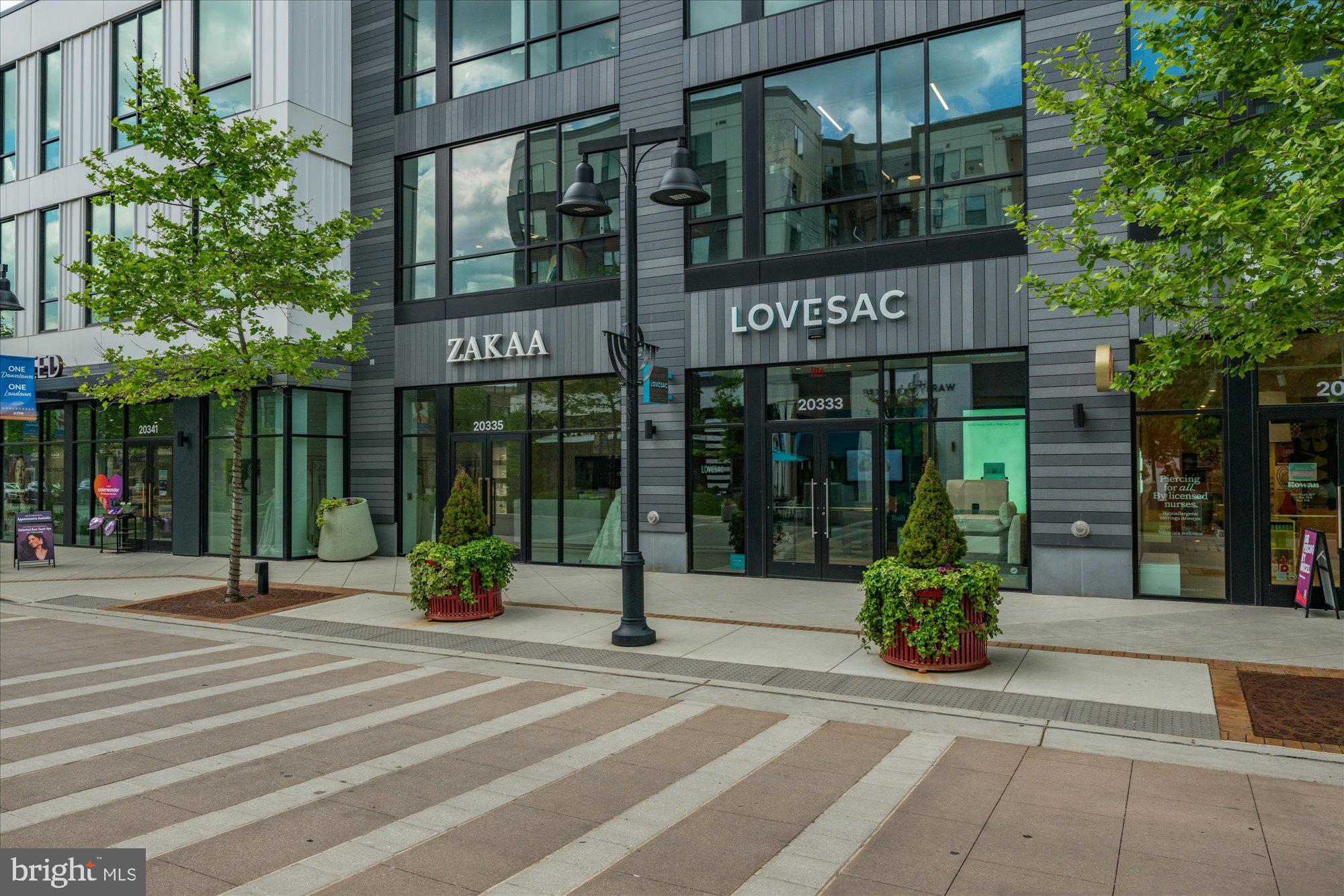 ONE LOUDOUN - Residential