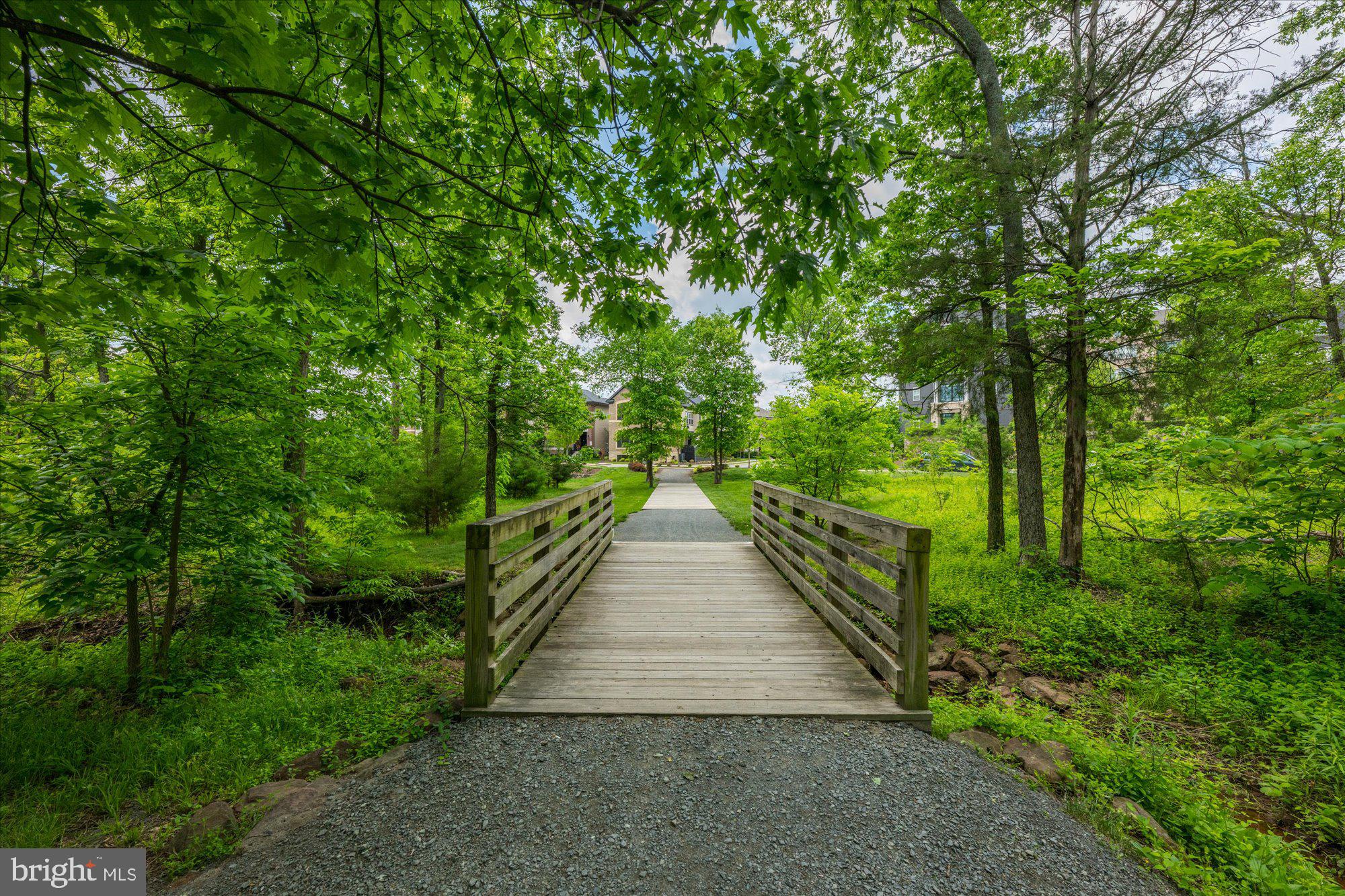 ONE LOUDOUN - Residential