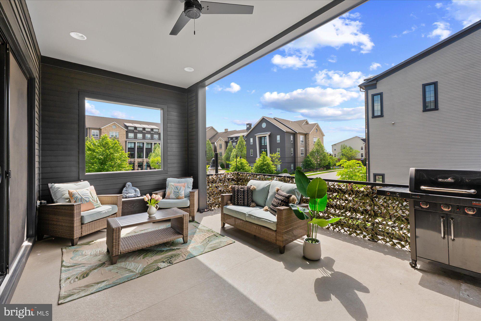 ONE LOUDOUN - Residential