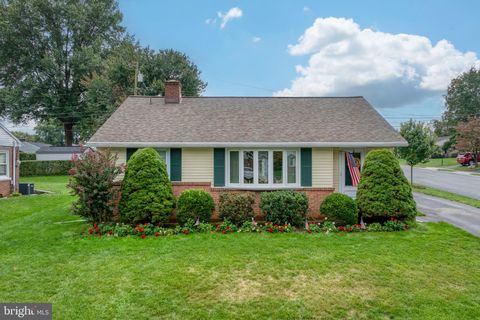 Photo of 2260 New Street, EAST PETERSBURG, PA 17520 (MLS # PALA2077072)