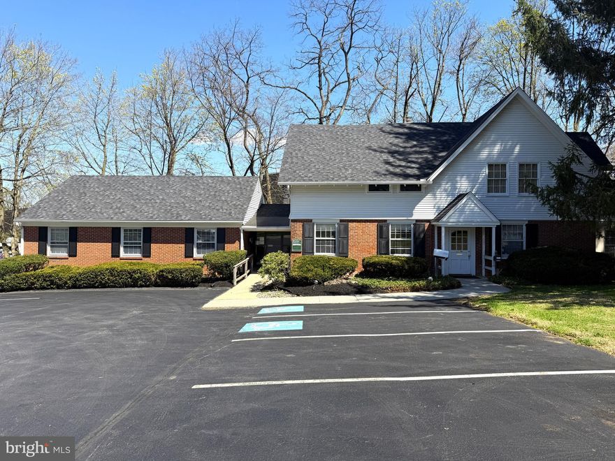 4,600 SF Medical Building on 0.51 Acres in
West Chester Borough
• 3,000 SF First Floor With 1,600 SF
Unfinished Second Floor
• Flexibility For Owner-User Or Investor
• Three (3) In-Place Medical Tenants
• 2 Fully ADA-Compliant Entrances
• Potential 2-Unit Apartment Conversion On
Second Floor
• 19-Car Parking Lot On-Site
• Facing Marshall Square Park
• Two Blocks from Chester County Hospital
• Highly Visible Corner With Great Signage
Opportunity